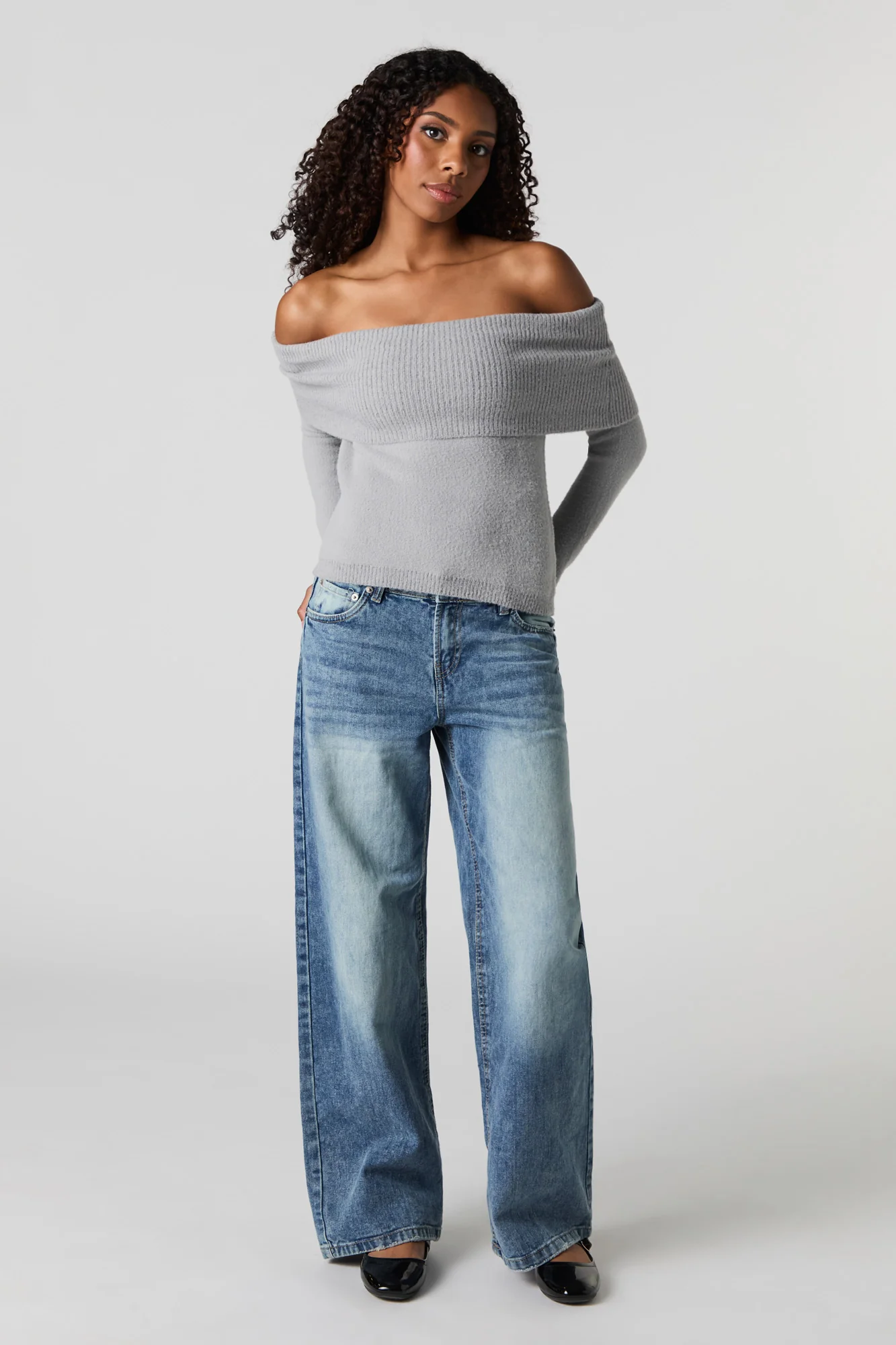 Chandail à épaules dénudées en tricot doux - Image 4