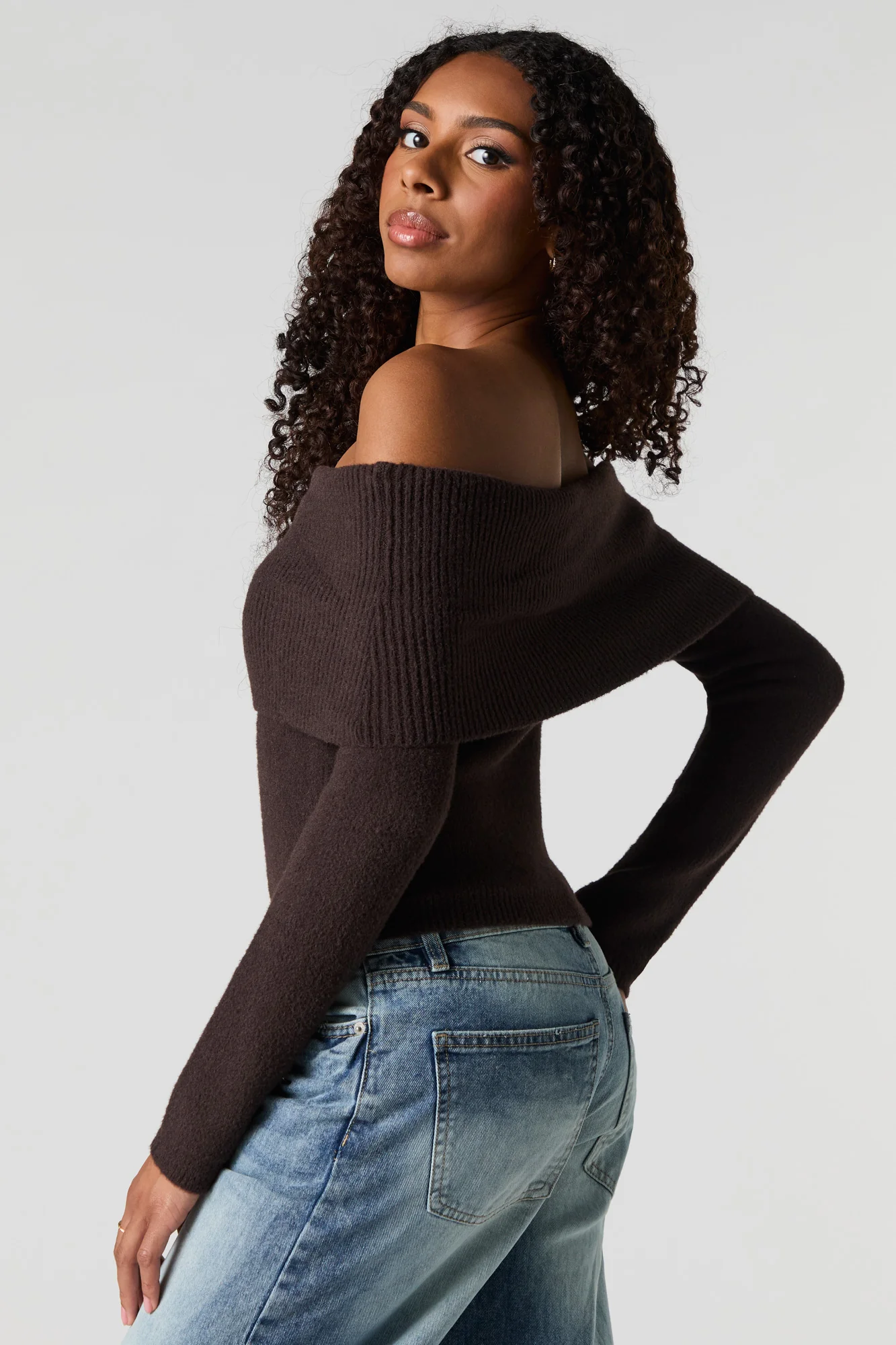 Chandail à épaules dénudées en tricot doux - Image 6