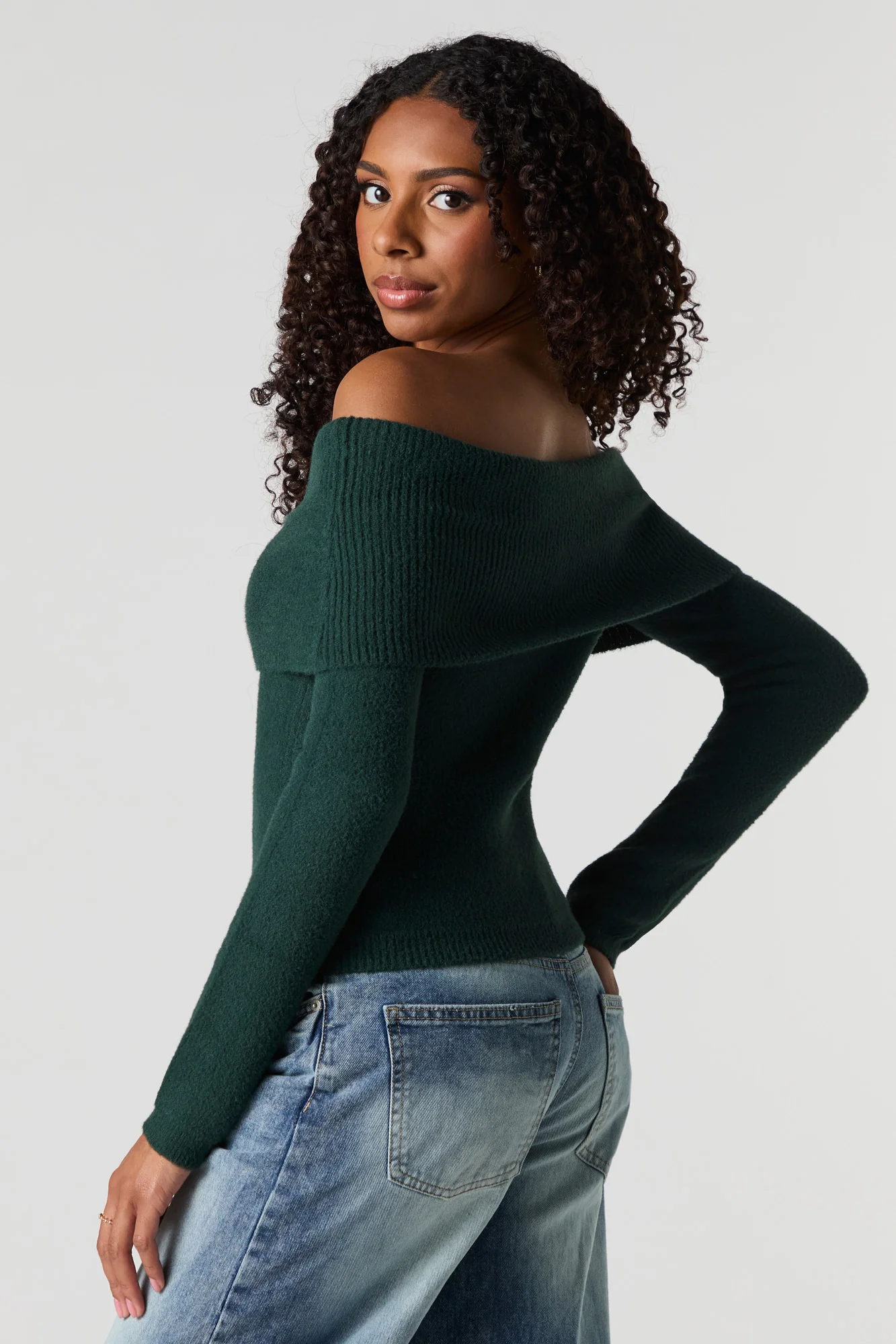 Chandail à épaules dénudées en tricot doux - Image 9