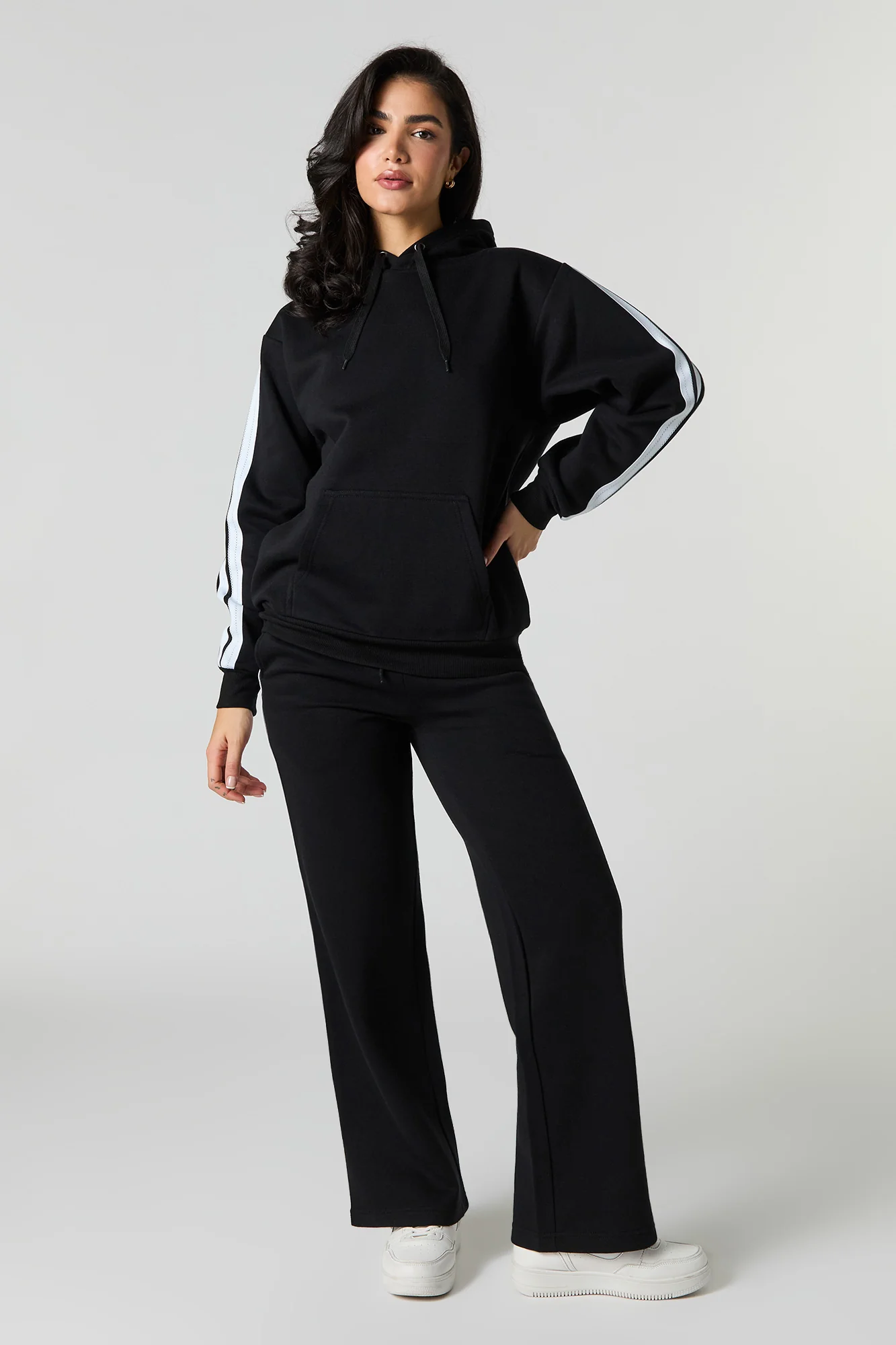 Pantalon en molleton avec rayures latérales - Image 2