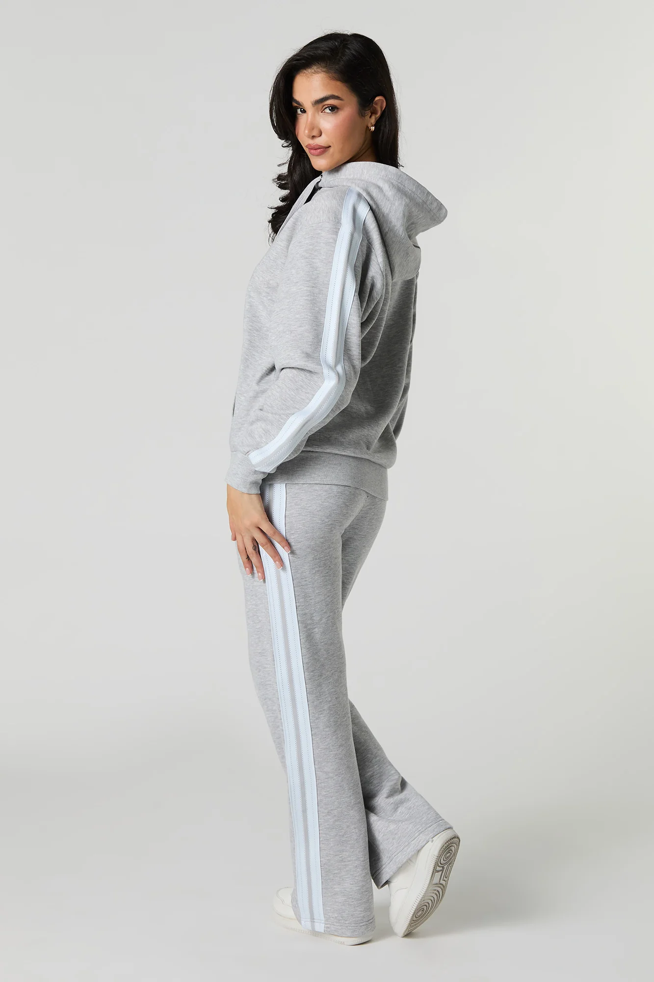 Pantalon en molleton avec rayures latérales - Image 7