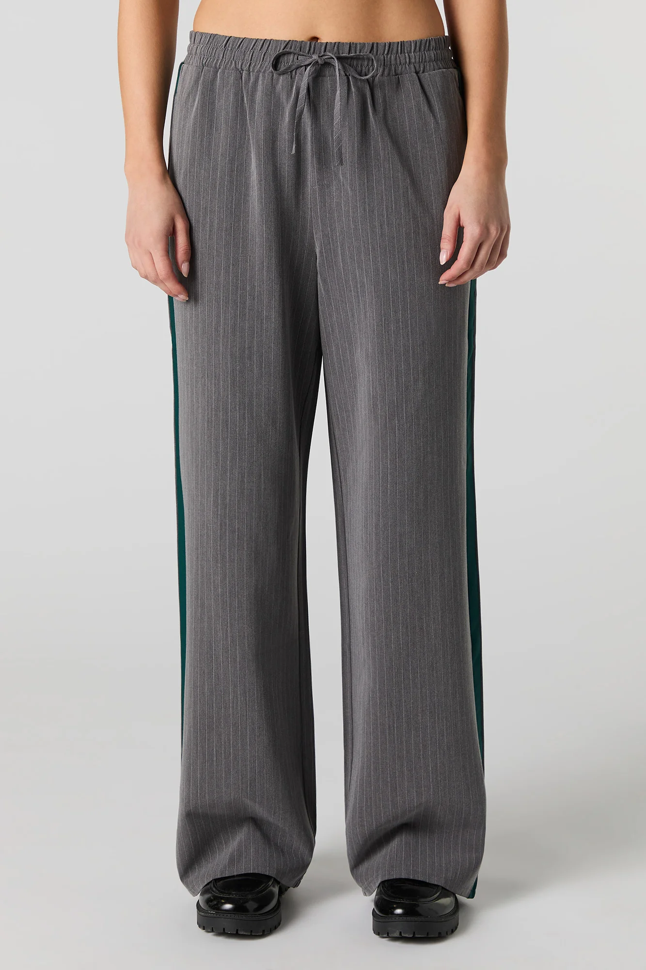 Pantalon à jambe large et rayures fines avec taille coulissante - Image 5