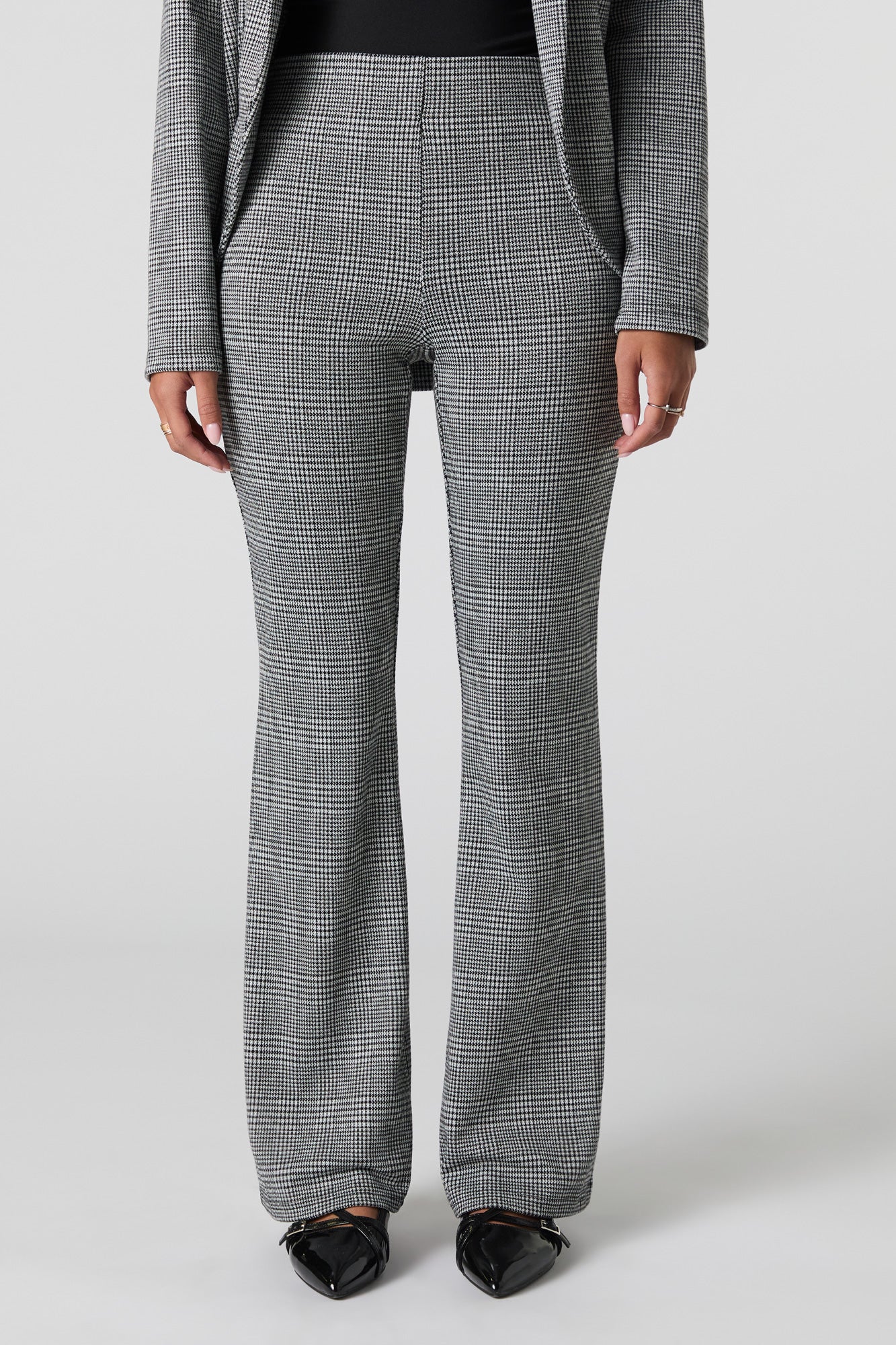 Pantalon habillé évasé en tricot à carreaux - Image 8