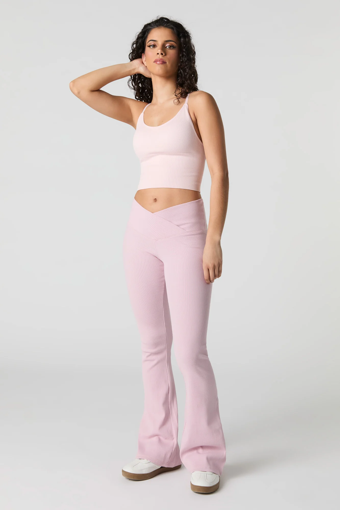Pantalon à jambe évasée côtelé avec taille en V - Image 19