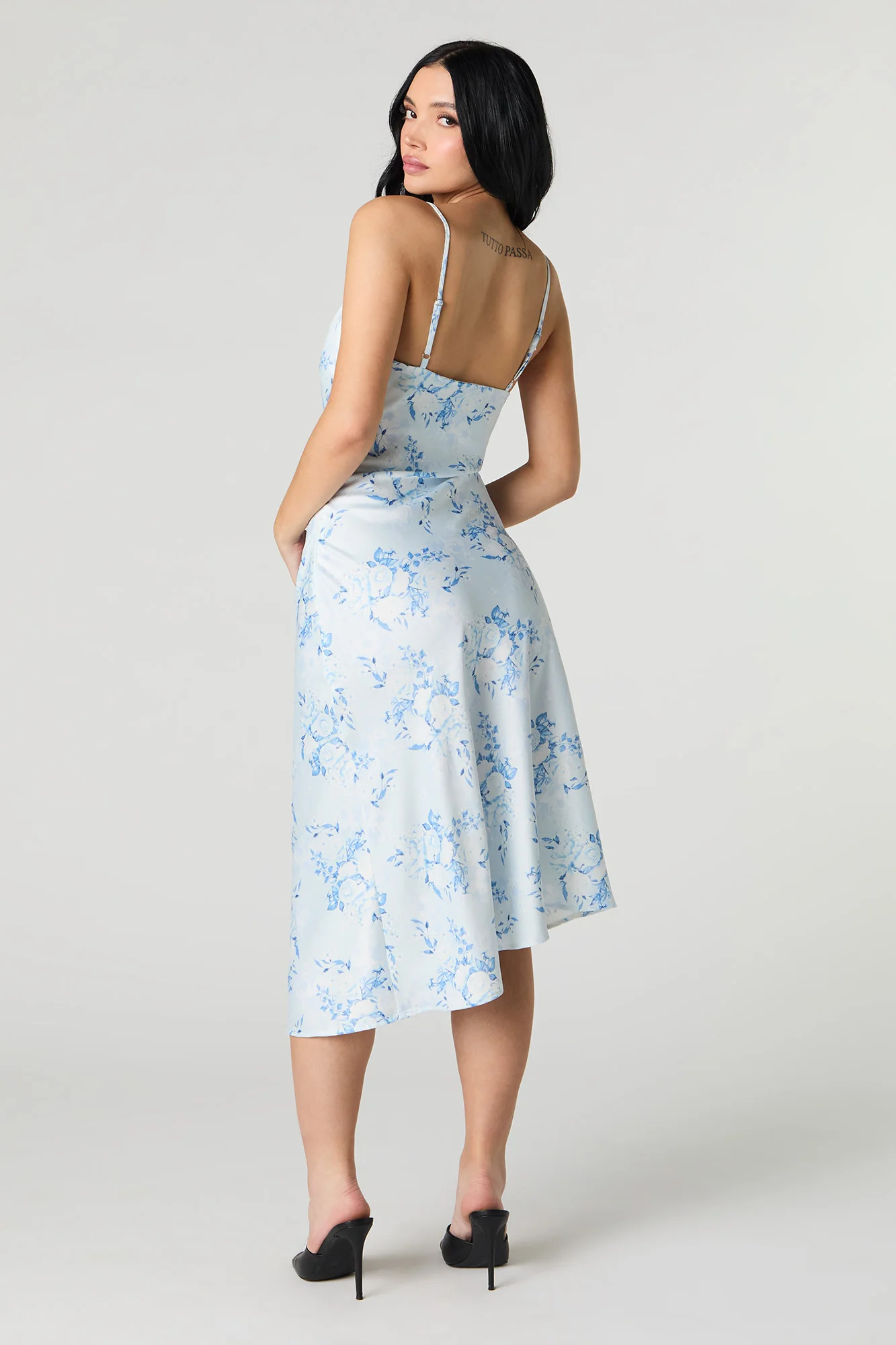 Robe midi à enfiler en satin avec col châle - Image 3