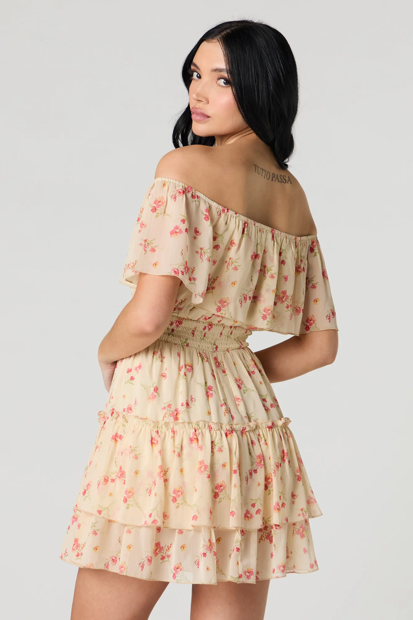 Minirobe volantée en chiffon avec épaules dénudées - Image 2