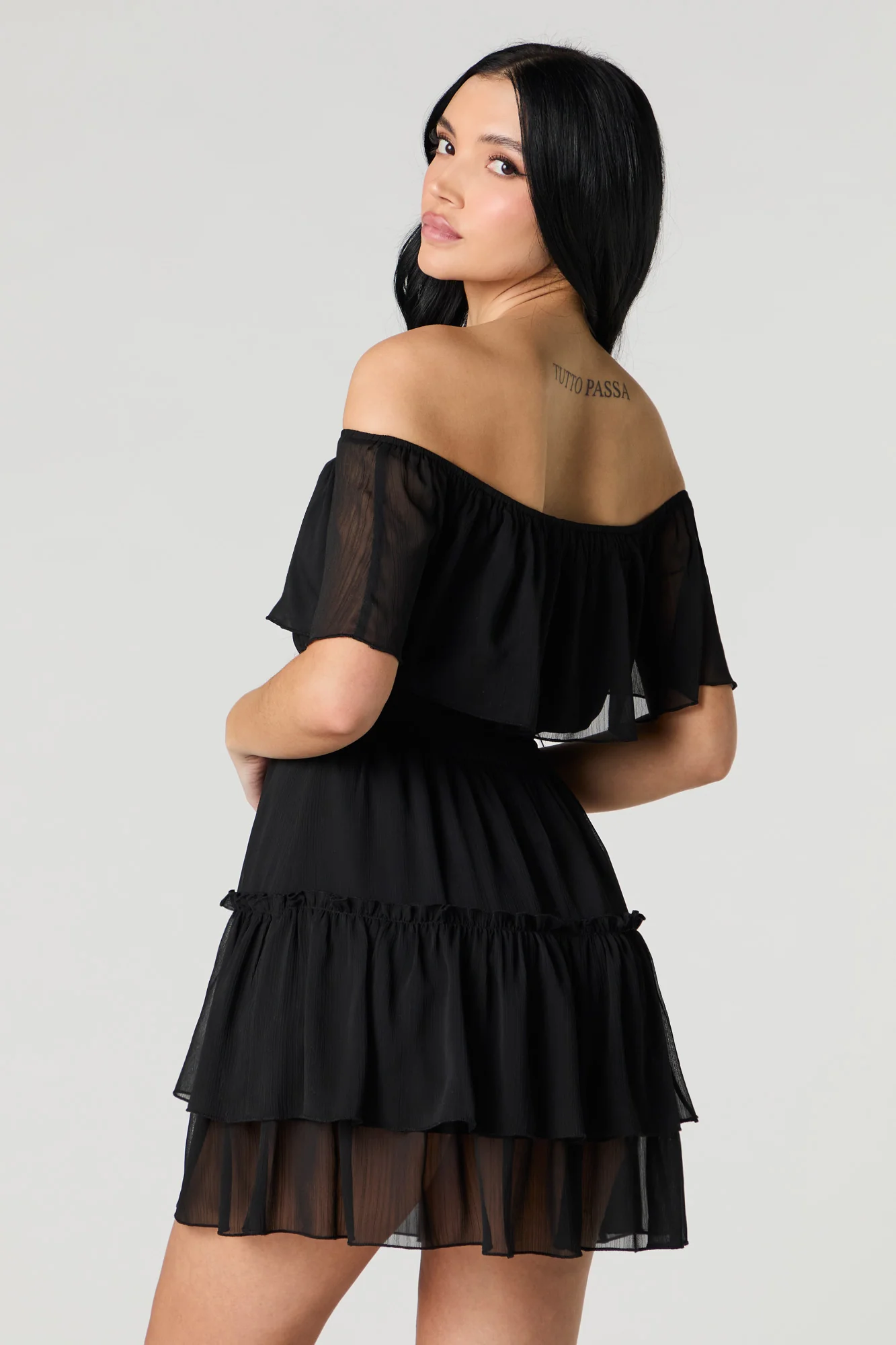Minirobe volantée en chiffon avec épaules dénudées - Image 5