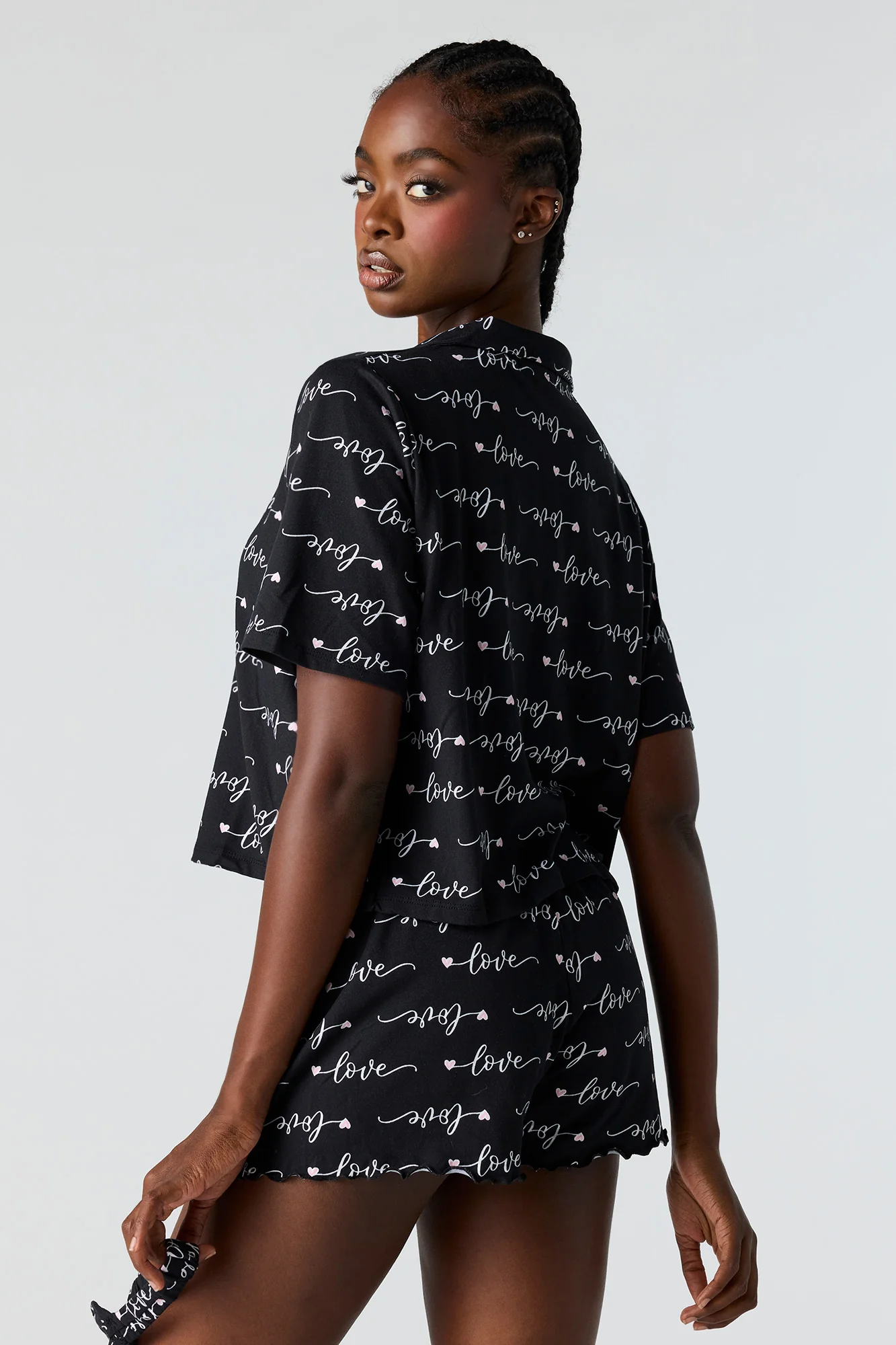 Ensemble pyjama avec haut boutonné, short et masque - Image 3