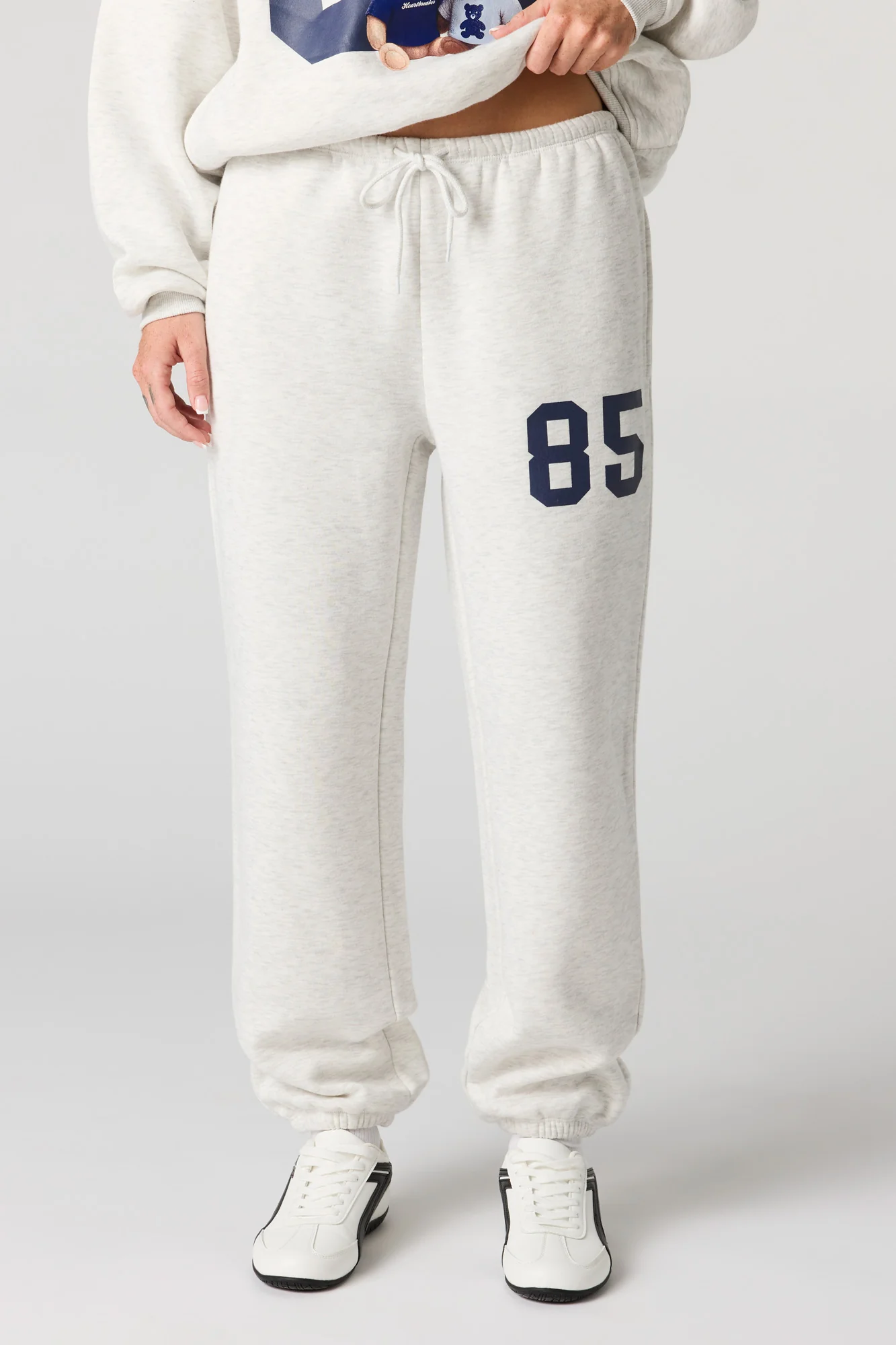 85 Graphic Print Fleece Jogger - Image 2