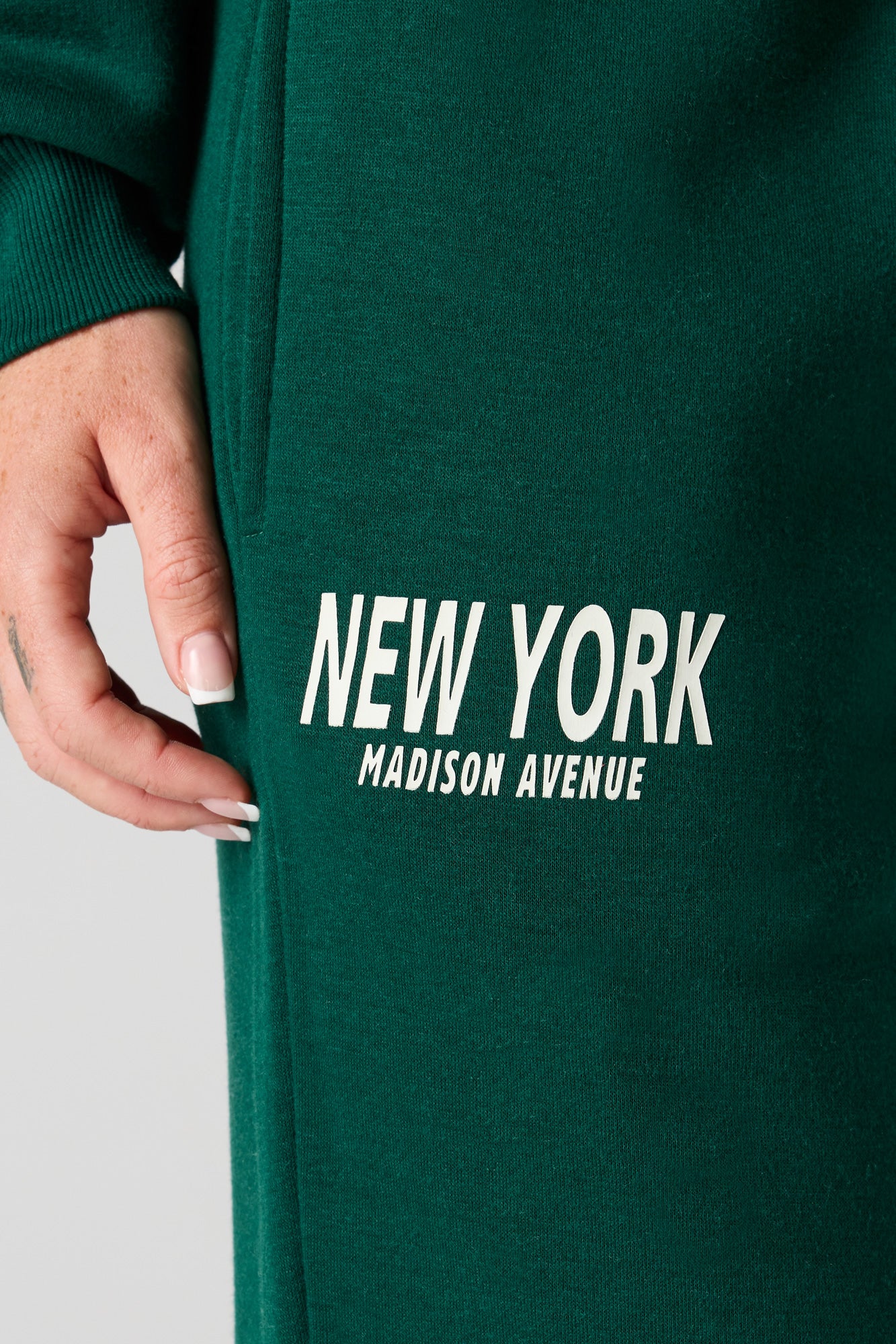 NY HD Print Fleece Jogger - Image 4