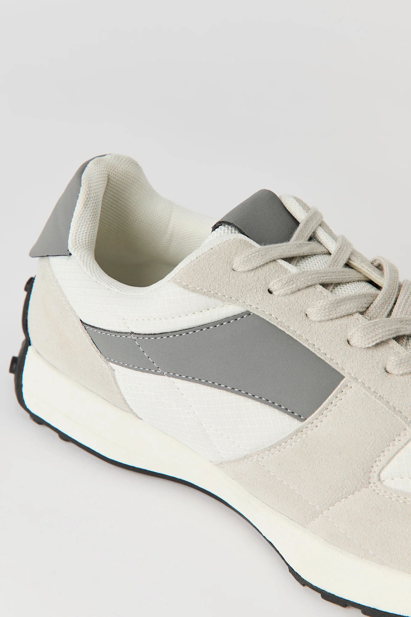 Colourblock Tread Sole Sneaker - Image 13