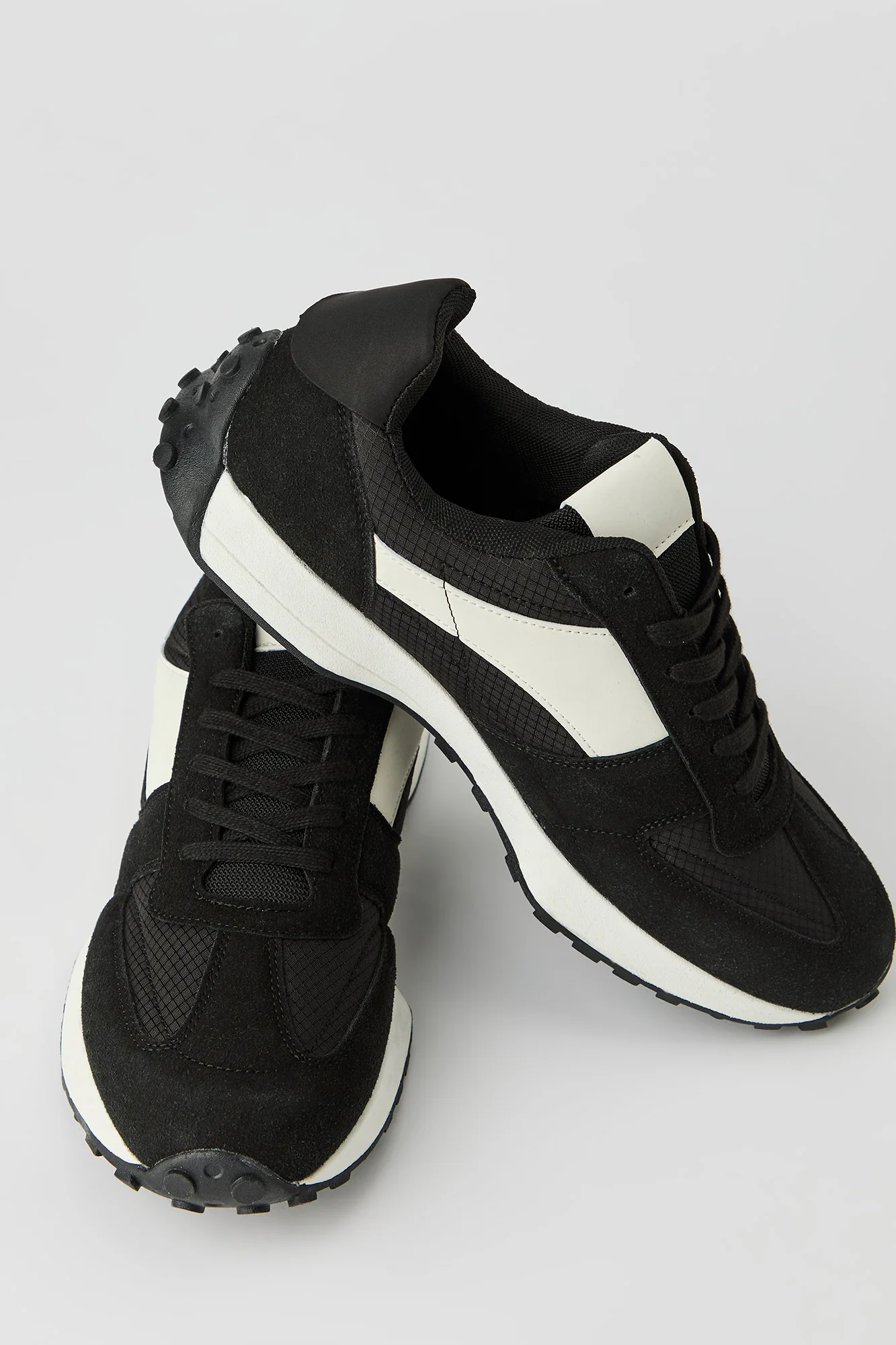 Colourblock Tread Sole Sneaker - Image 14