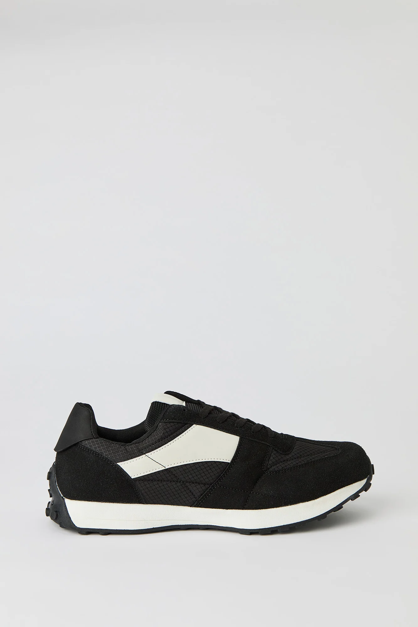 Colourblock Tread Sole Sneaker - Image 15