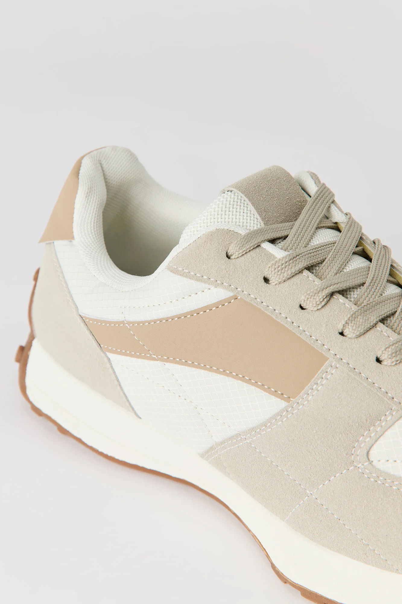 Colourblock Tread Sole Sneaker - Image 9