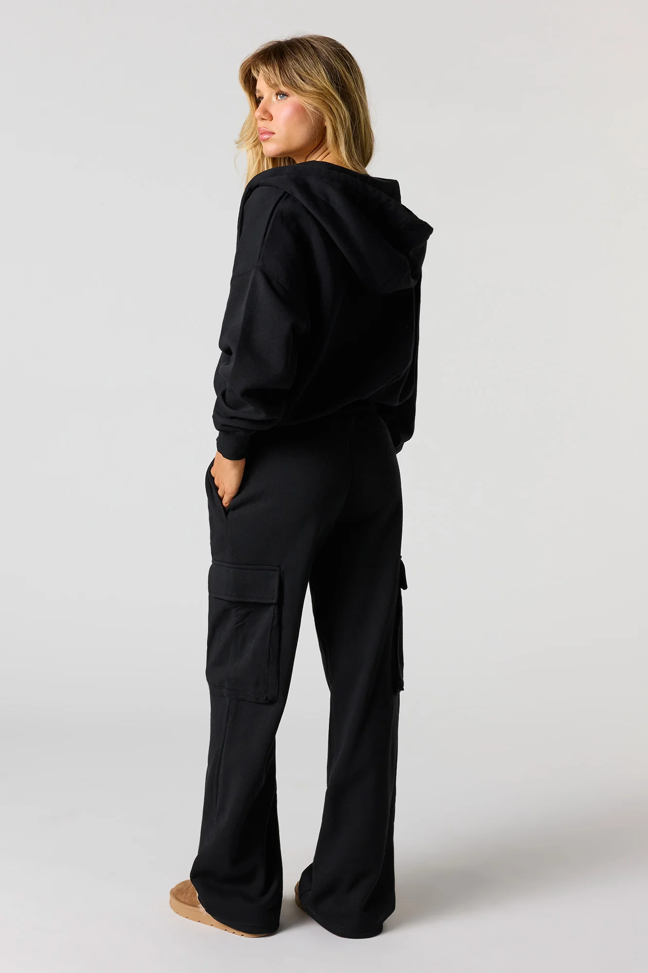 Pantalon d'entraînement cargo à jambe large en molleton - Image 12
