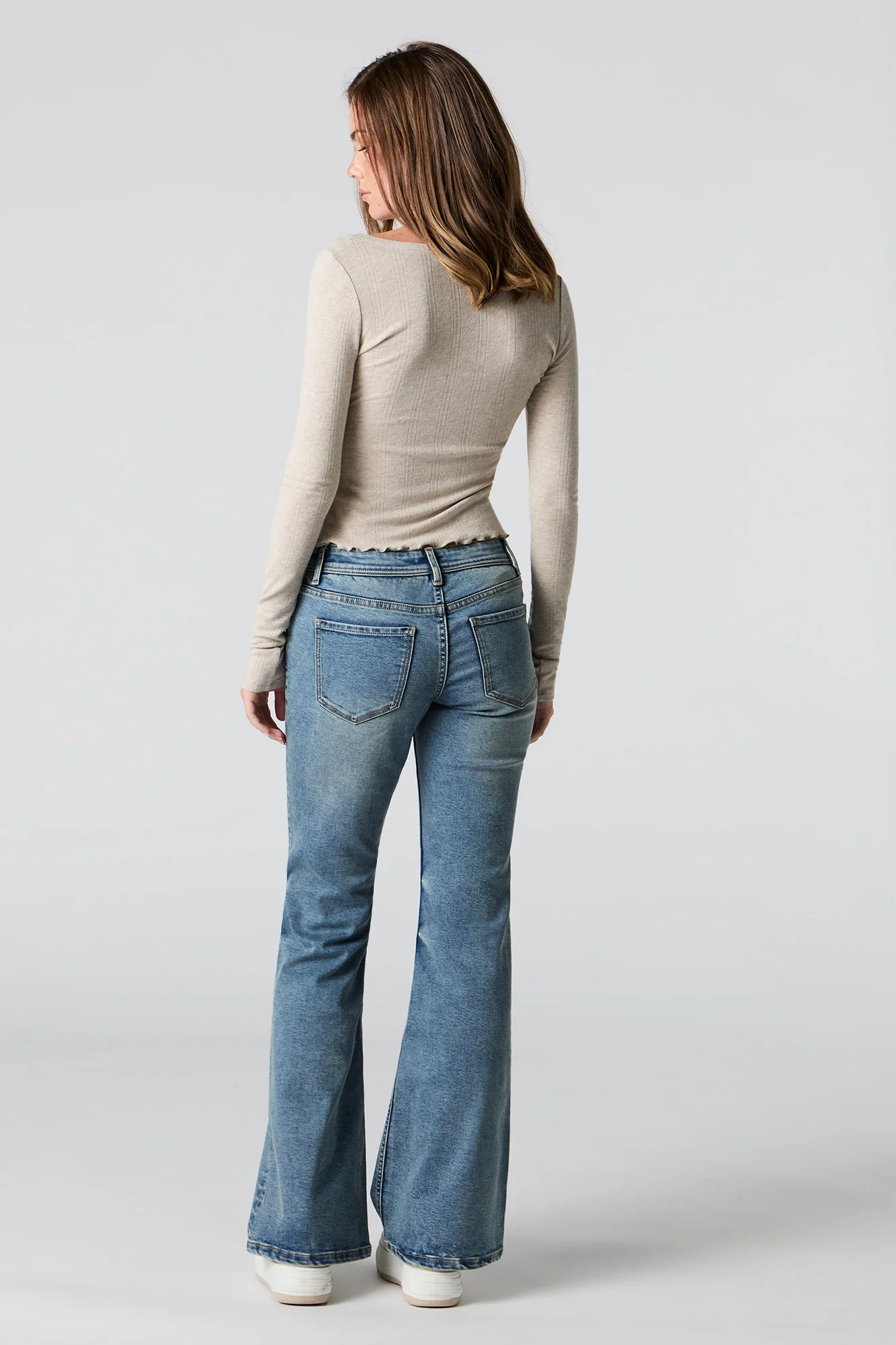 Jean à jambe évasée et taille basse - Image 12