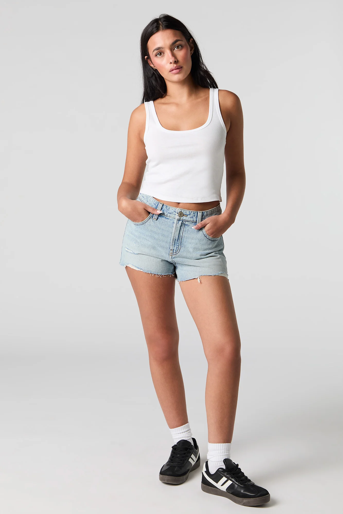 Short en denim d'aspect usé avec poches à motif brodé - Image 6