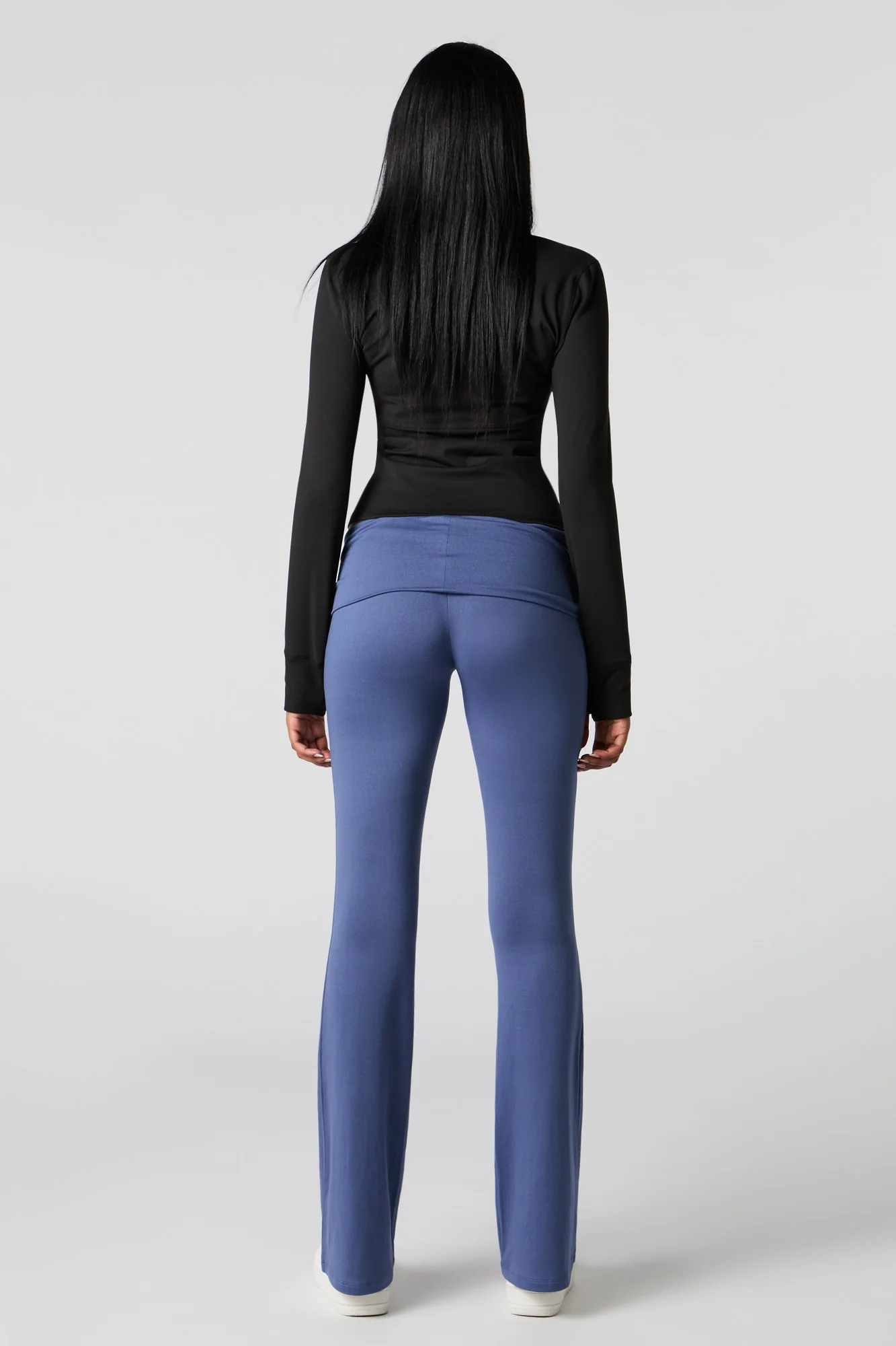 Legging doux évasé à taille repliée - Image 9