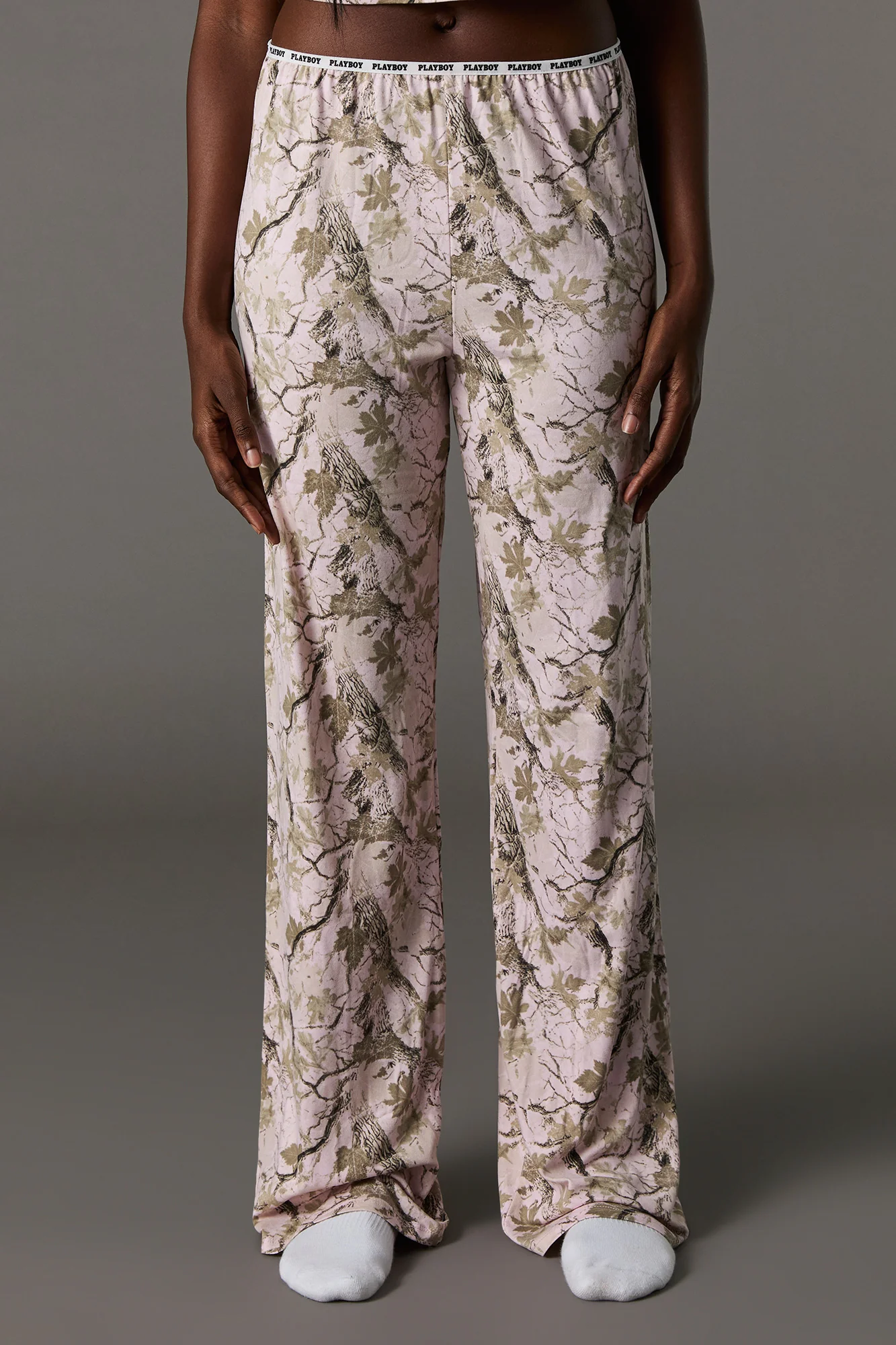 Ensemble pyjama avec camisole et pantalon à imprimé Playboy - Image 16