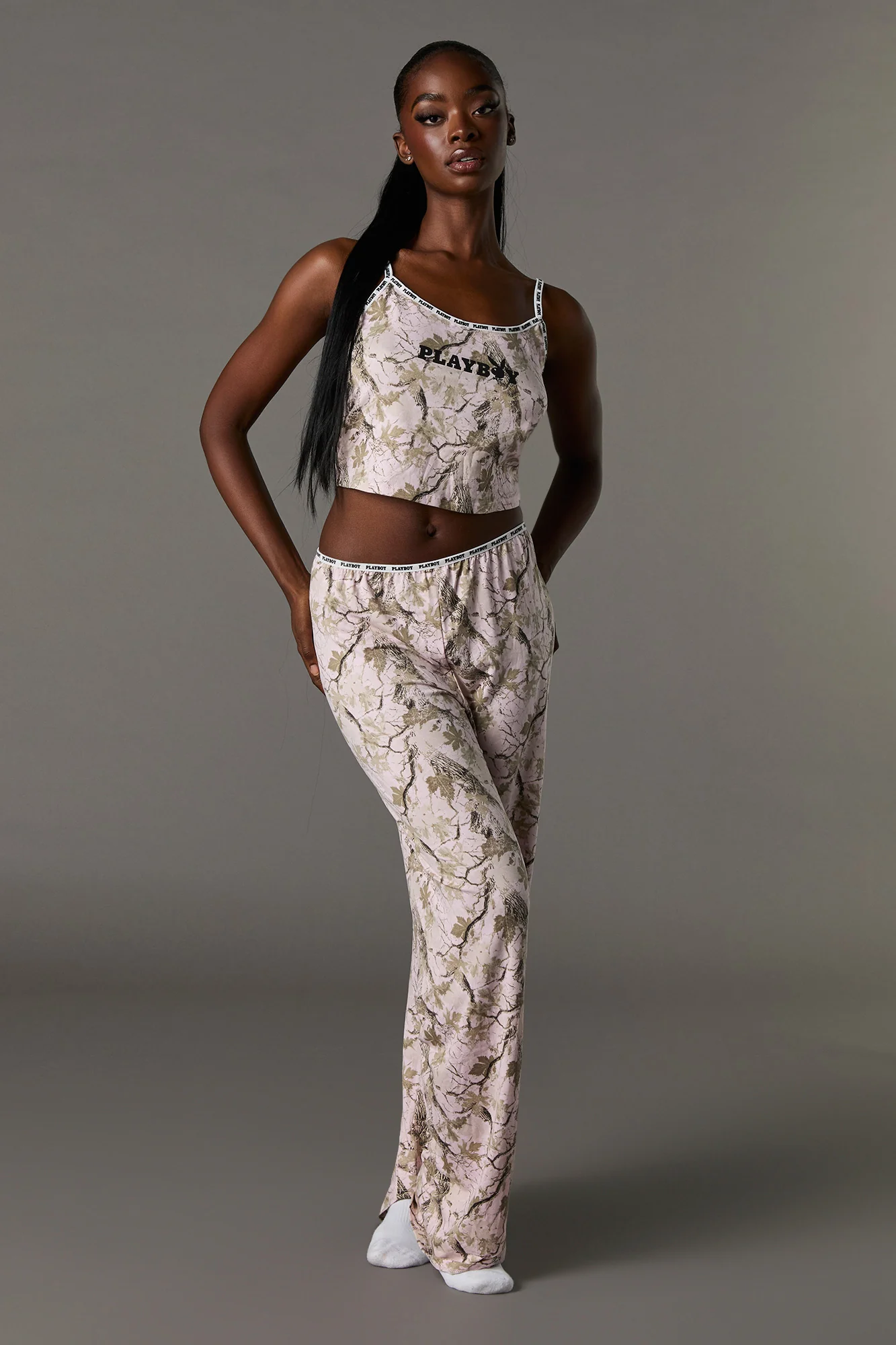Ensemble pyjama avec camisole et pantalon à imprimé Playboy - Image 3