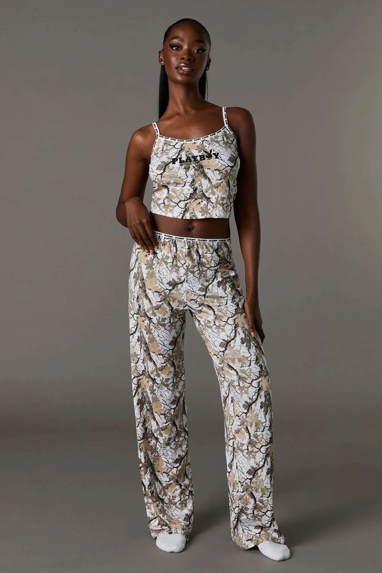 Ensemble pyjama avec camisole et pantalon à imprimé Playboy - Image 5