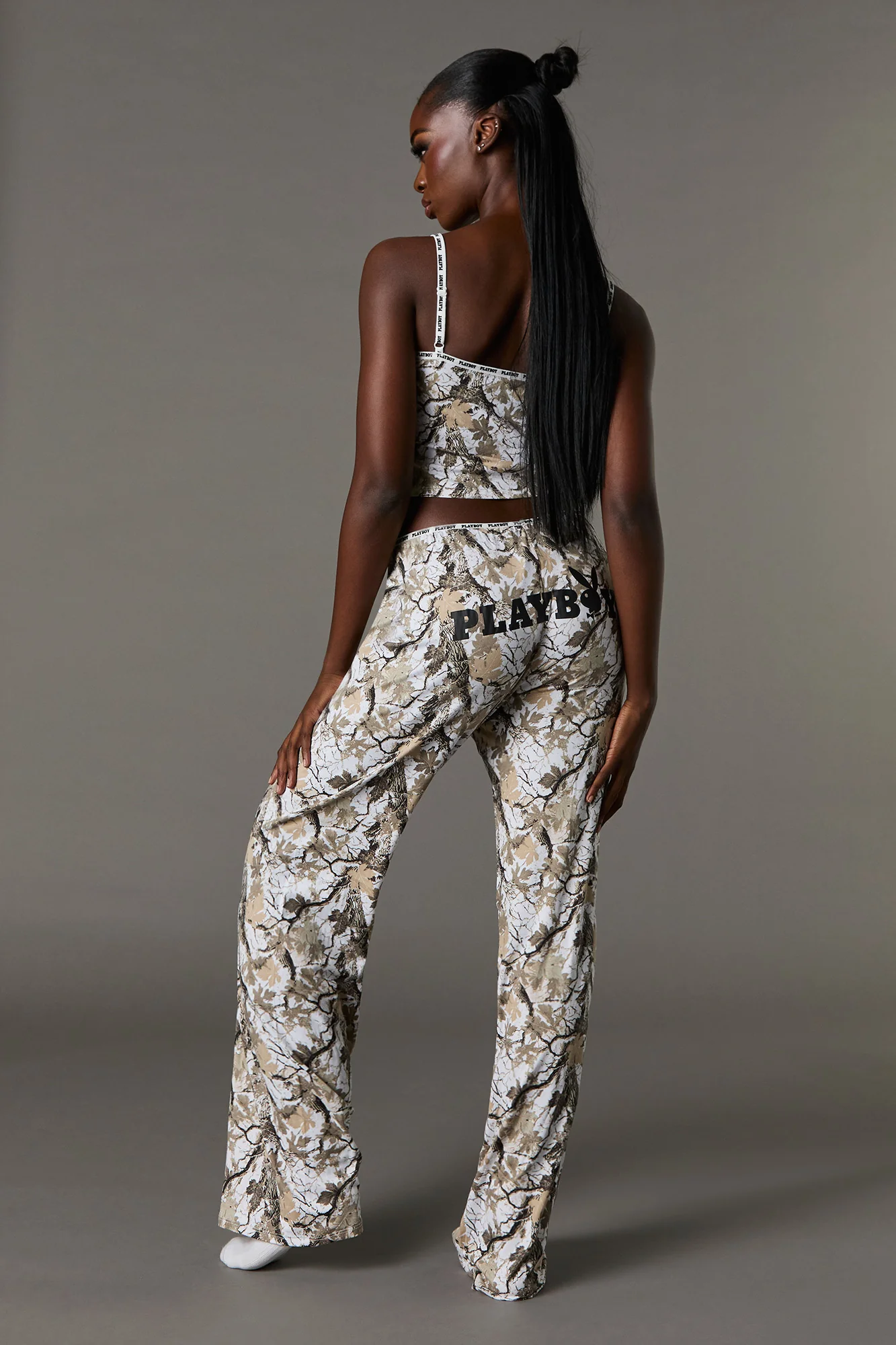 Ensemble pyjama avec camisole et pantalon à imprimé Playboy - Image 6