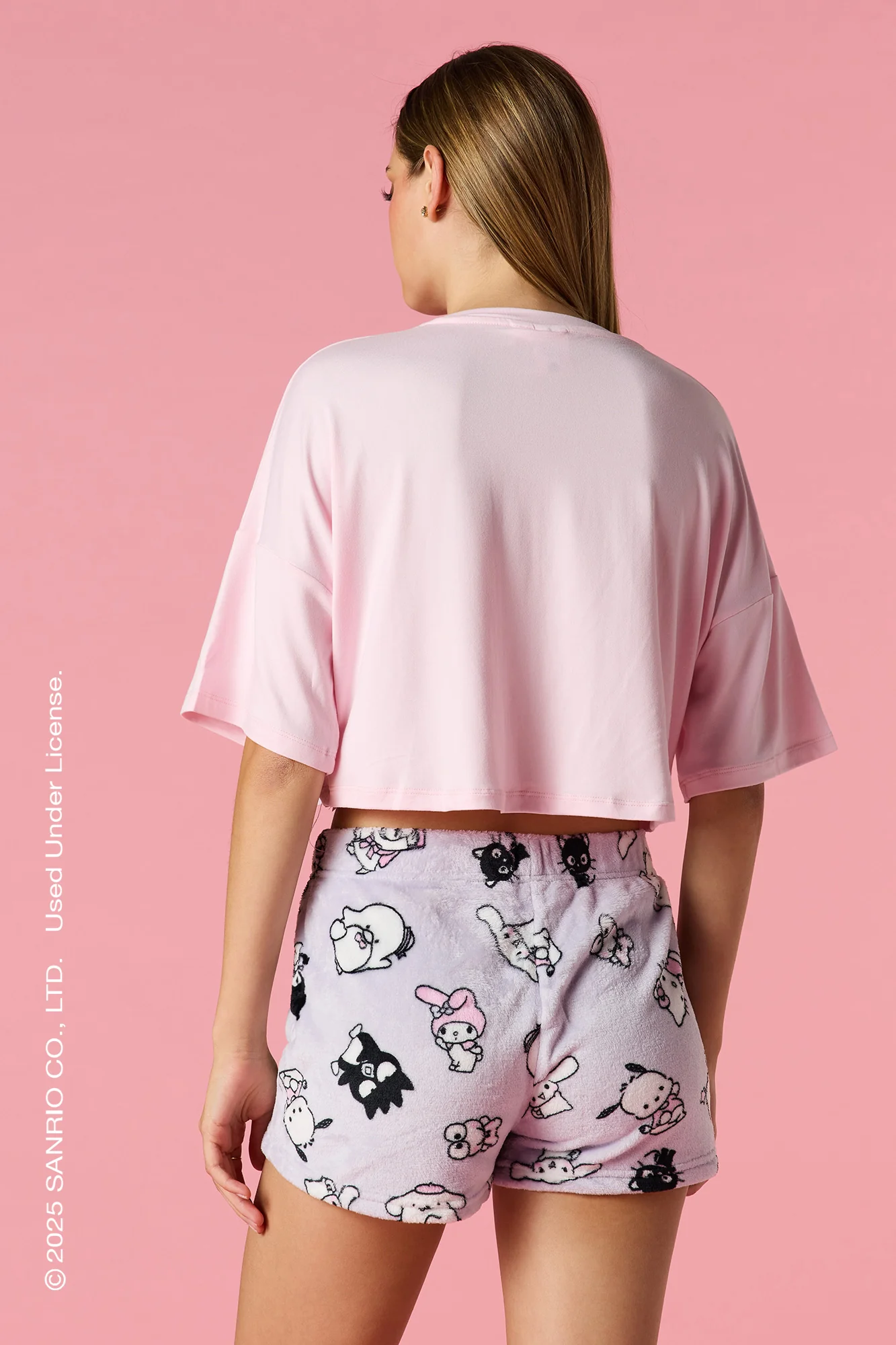 Ensemble pyjama avec t-shirt et short à imprimé Hello Kitty® and Friends - Image 2