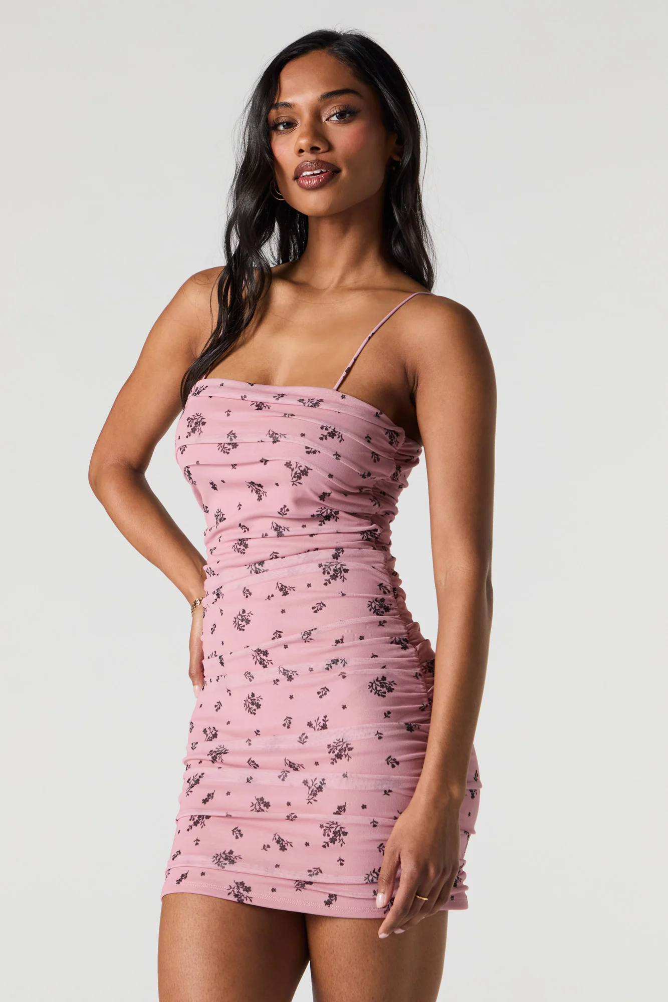 Minirobe ruchée en filet - Image 7