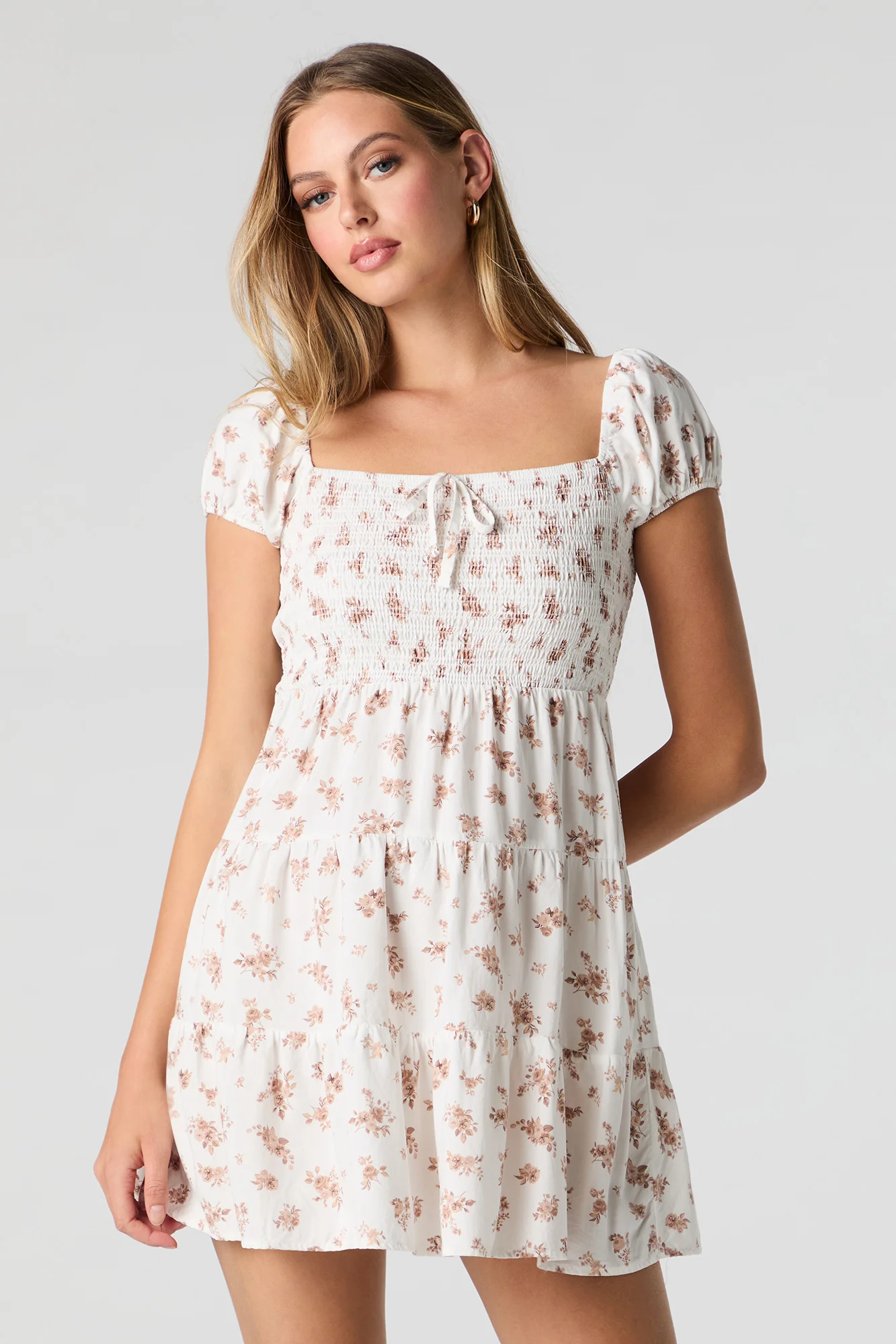 Minirobe volantée smockée fleurie
