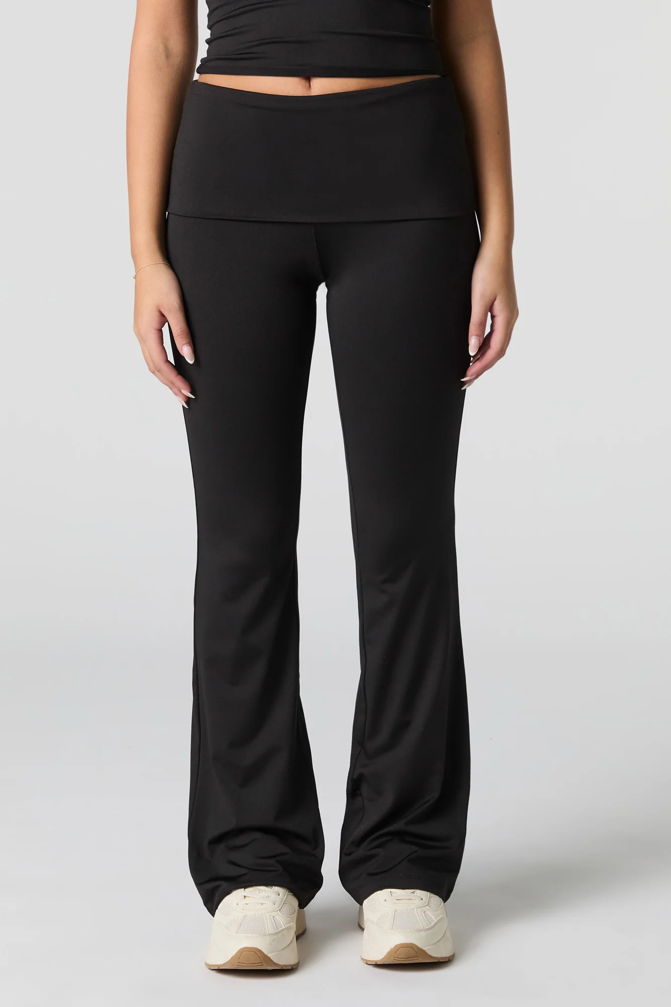 Pantalon profilé à jambe évasée avec taille pliée - Image 6