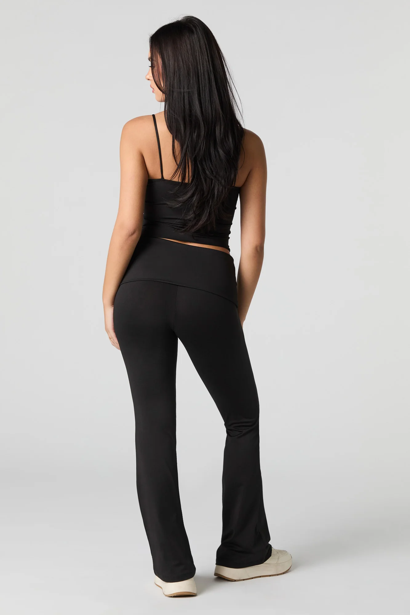 Pantalon profilé à jambe évasée avec taille pliée - Image 7