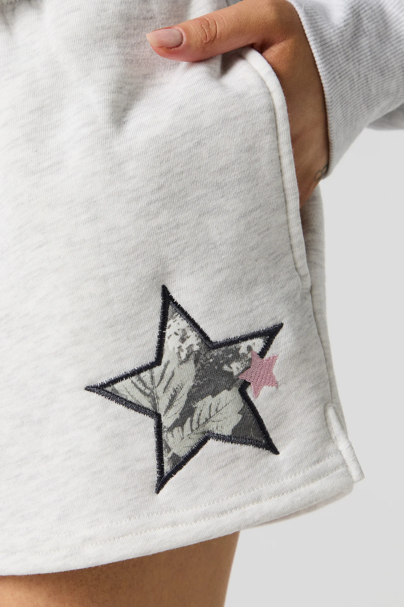 Short en molleton avec broderie - Image 13