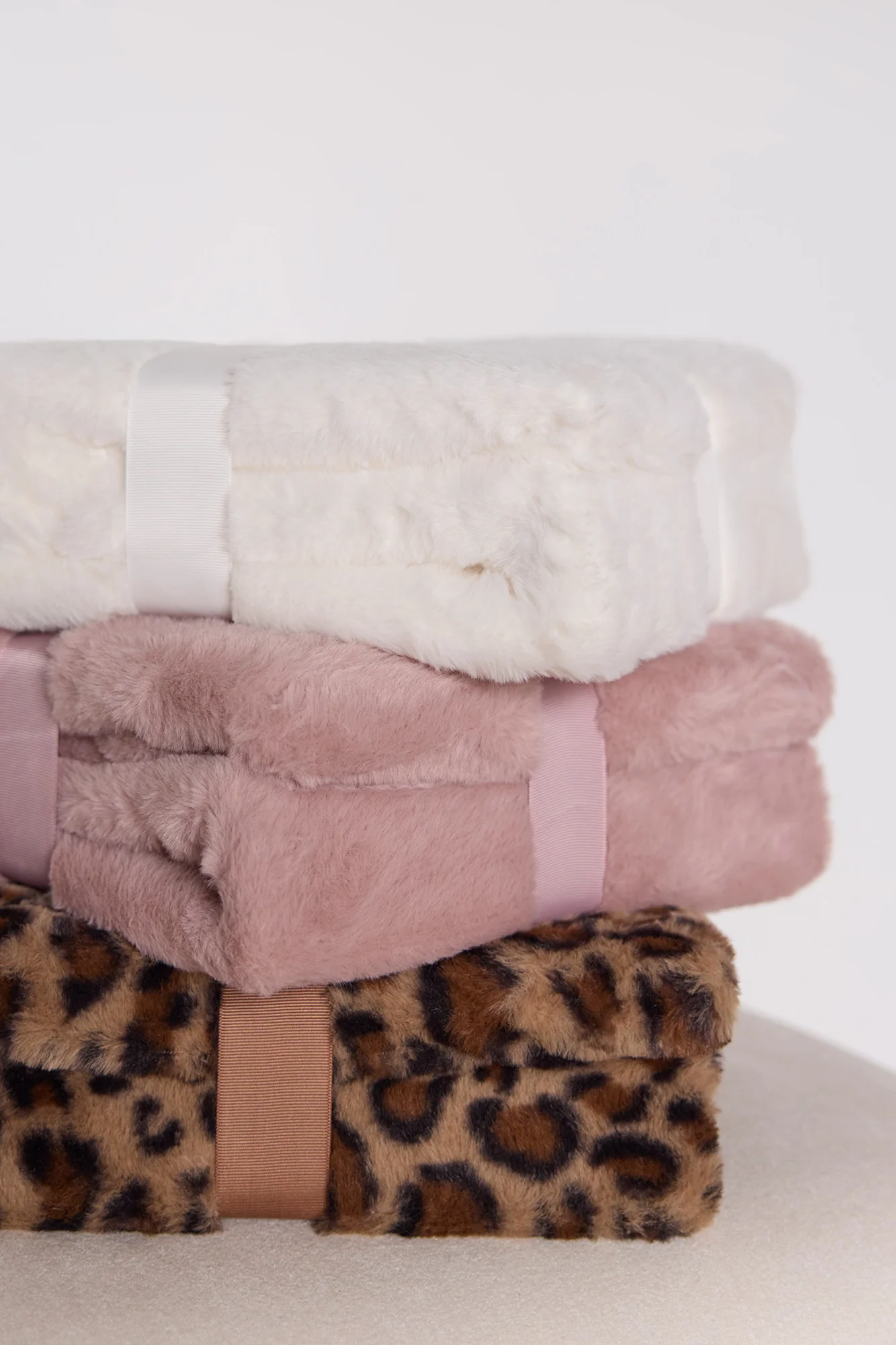 Plush Throw Blanket - Image 4