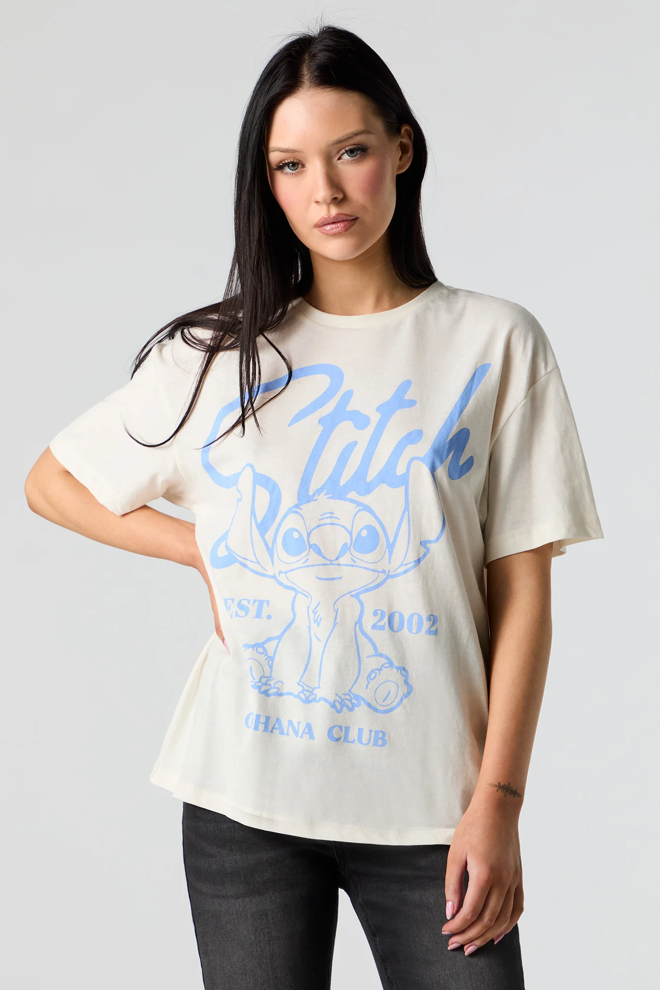 T-shirt de coupe garçonne à imprimé Stitch Ohana Club - Image 2