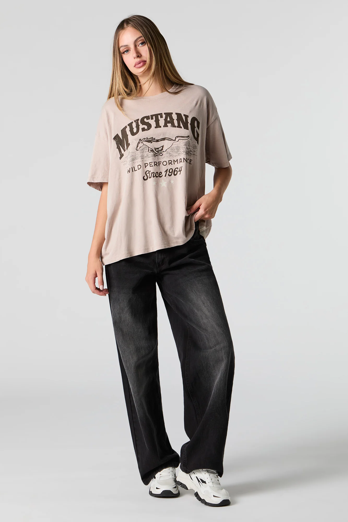 T-shirt de coupe garçonne délavé à imprimé Ford Mustang 1964 - Image 2