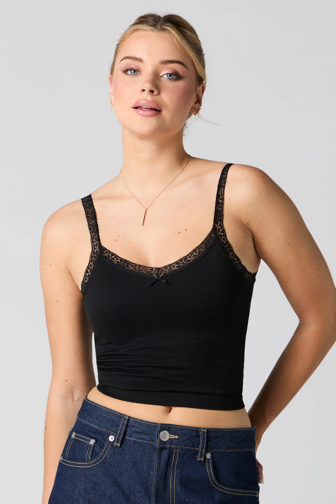 Camisole côtelée sans couture à bonnets intégrés et bordure en dentelle - Image 2