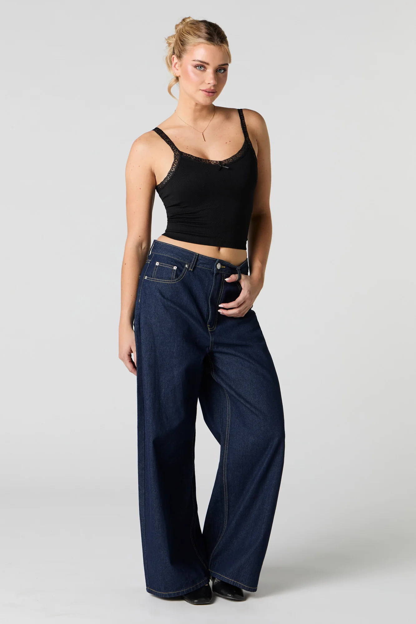 Camisole côtelée sans couture à bonnets intégrés et bordure en dentelle - Image 4