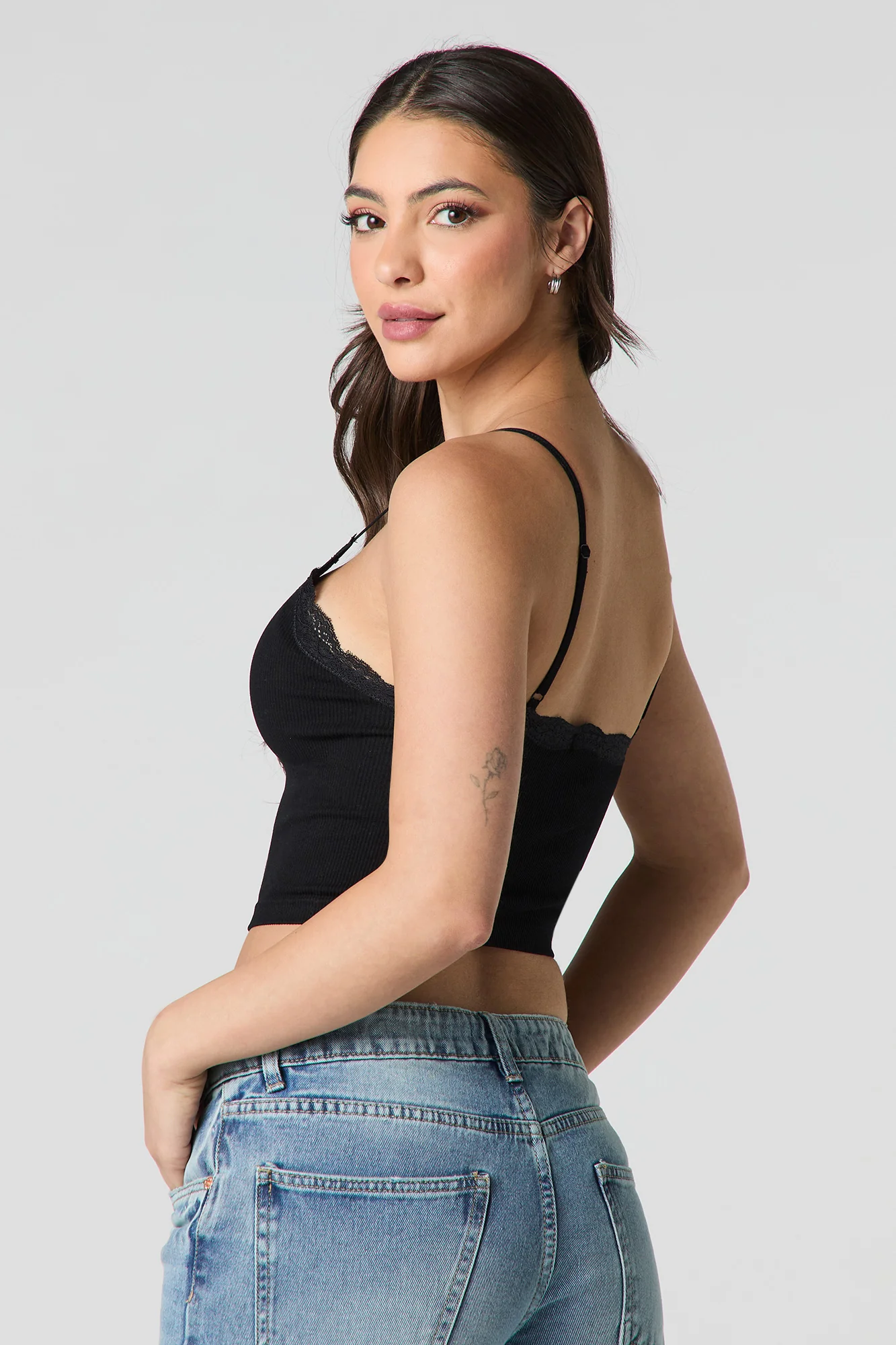 Camisole côtelée courte sans couture avec liséré de dentelle - Image 5