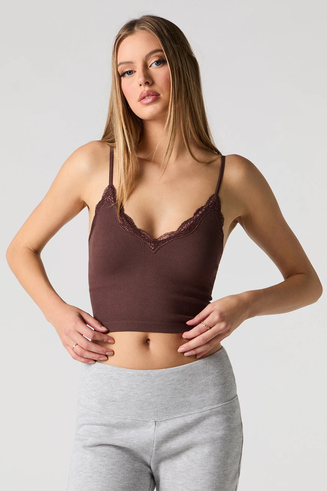 Camisole côtelée sans couture avec liséré de dentelle et bonnets intégrés - Image 10