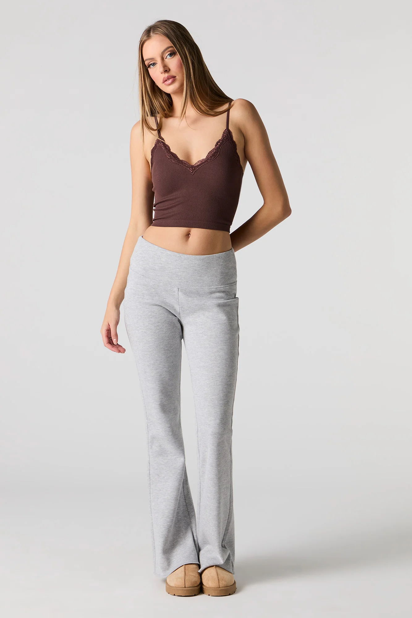 Camisole côtelée sans couture avec liséré de dentelle et bonnets intégrés - Image 12