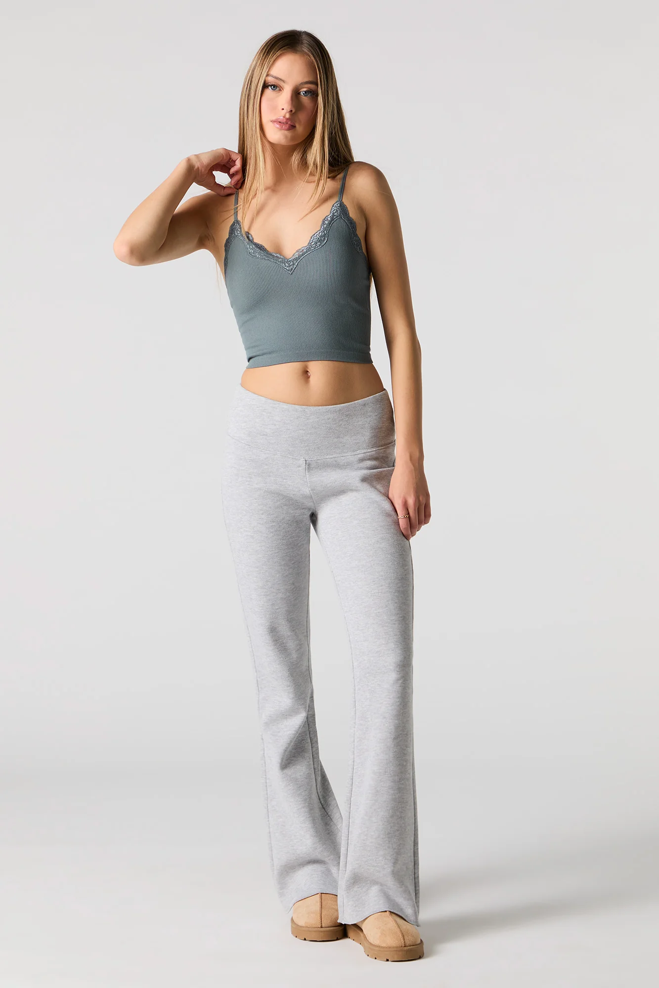 Camisole côtelée sans couture avec liséré de dentelle et bonnets intégrés - Image 15