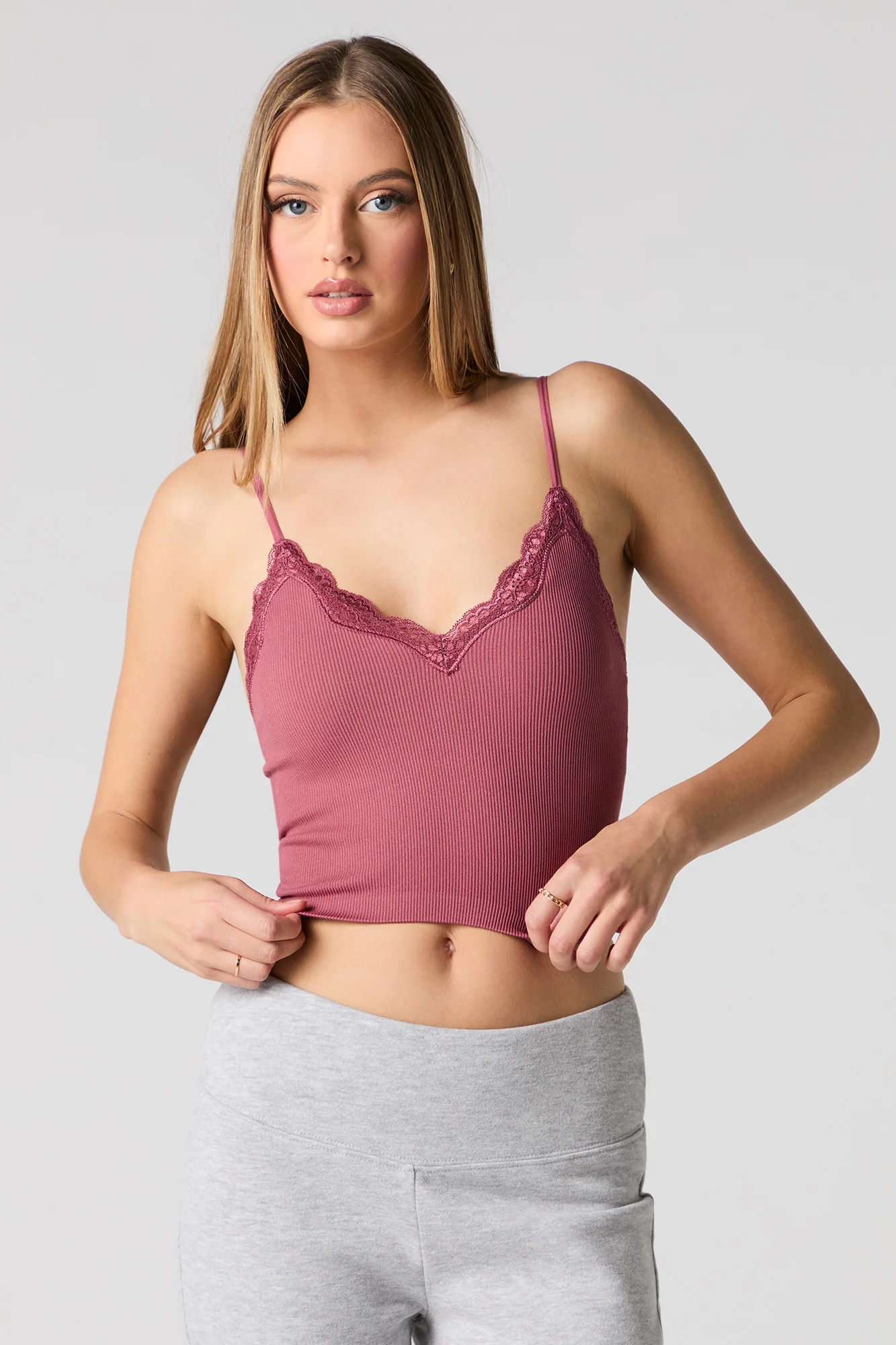 Camisole côtelée sans couture avec liséré de dentelle et bonnets intégrés - Image 16