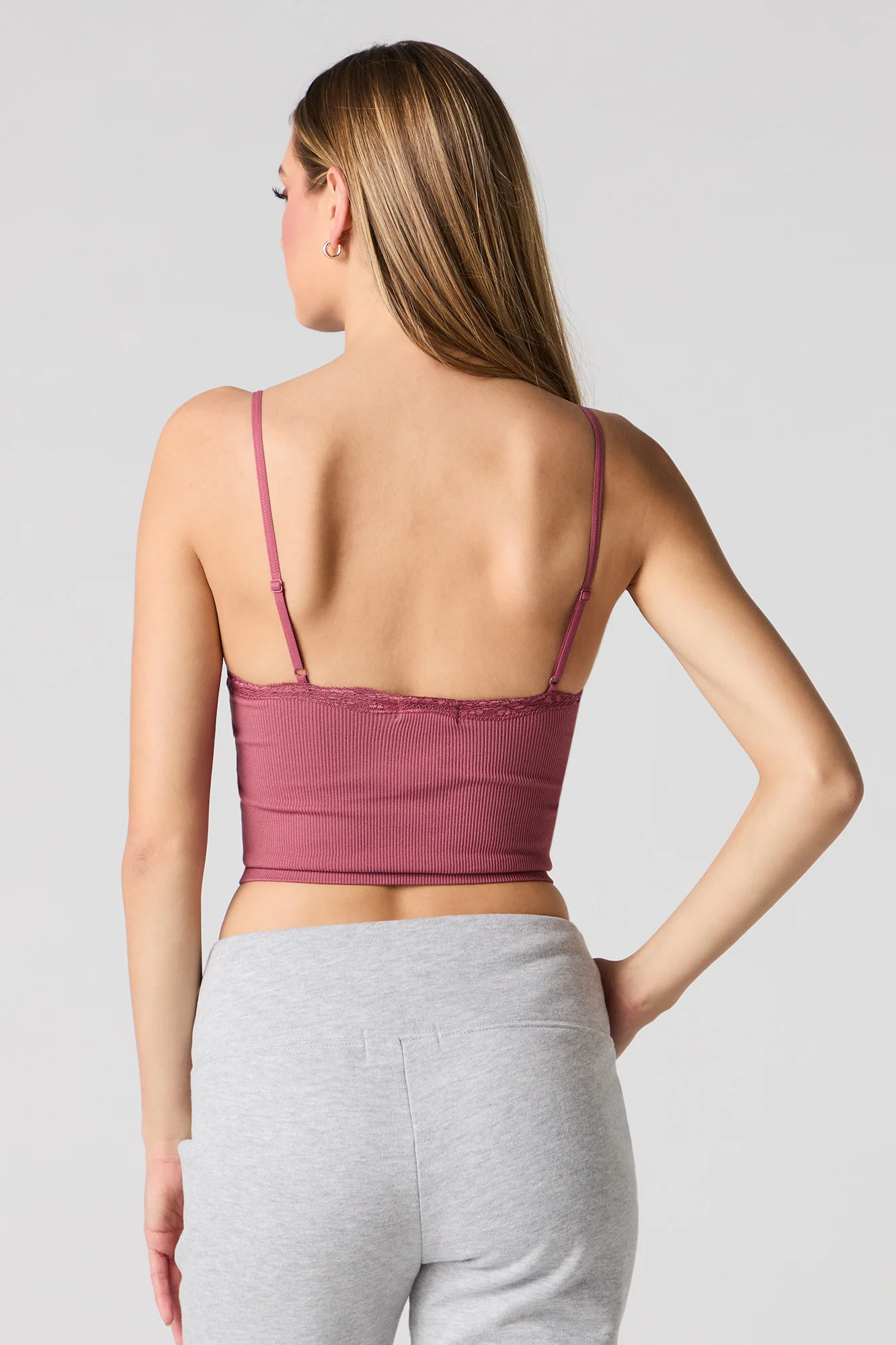 Camisole côtelée sans couture avec liséré de dentelle et bonnets intégrés - Image 17