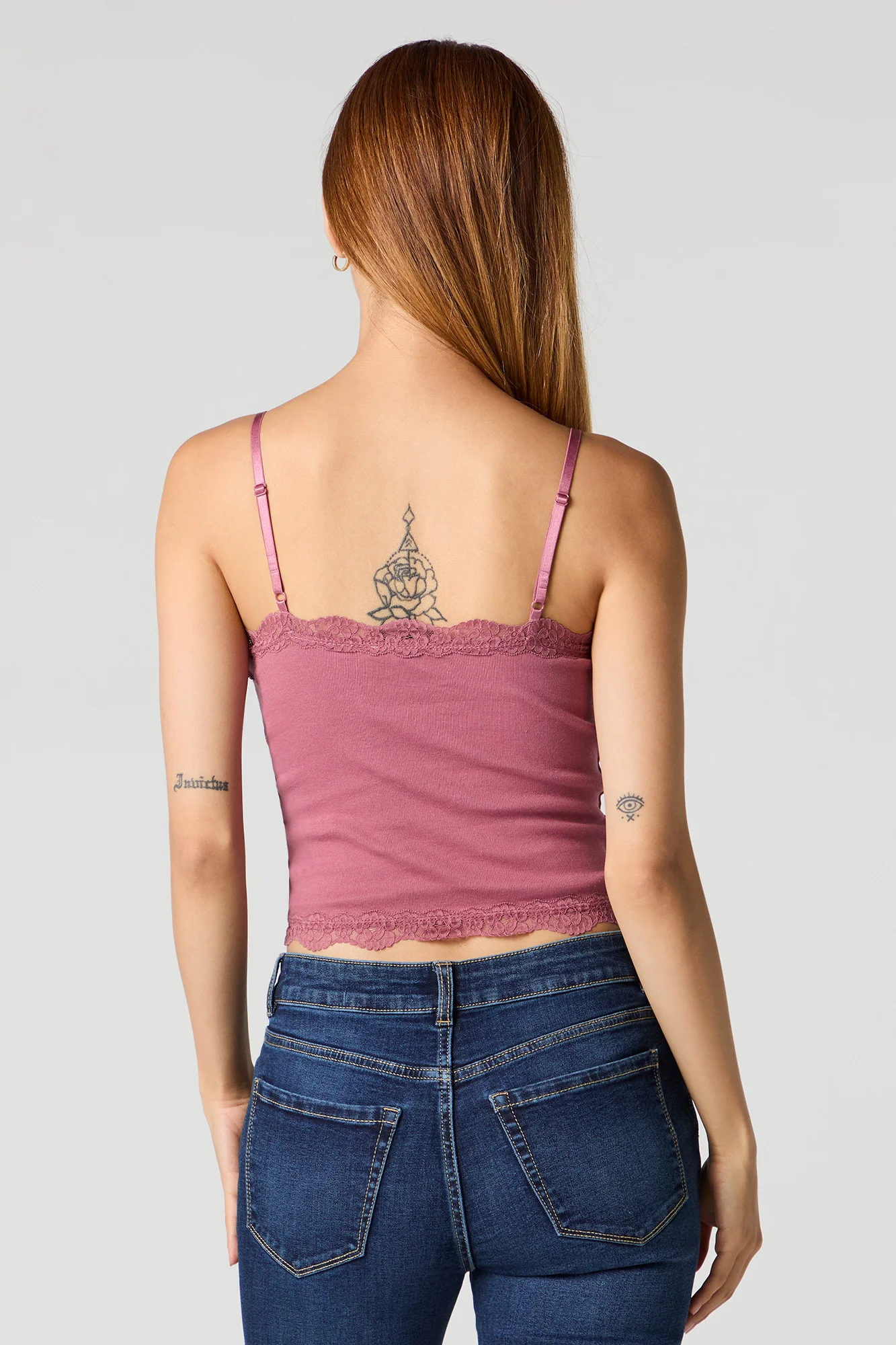 Camisole côtelée à bonnets intégrés avec bordure en dentelle et col en V - Image 14
