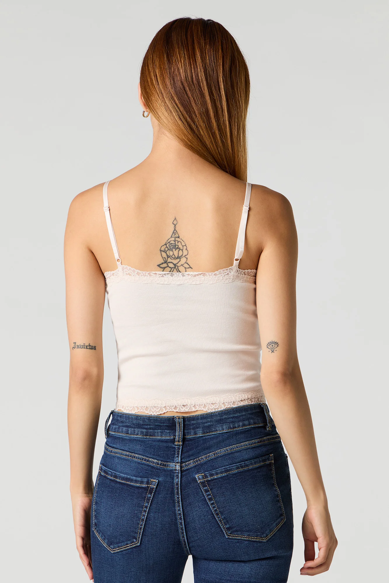 Camisole côtelée à bonnets intégrés avec bordure en dentelle et col en V - Image 18