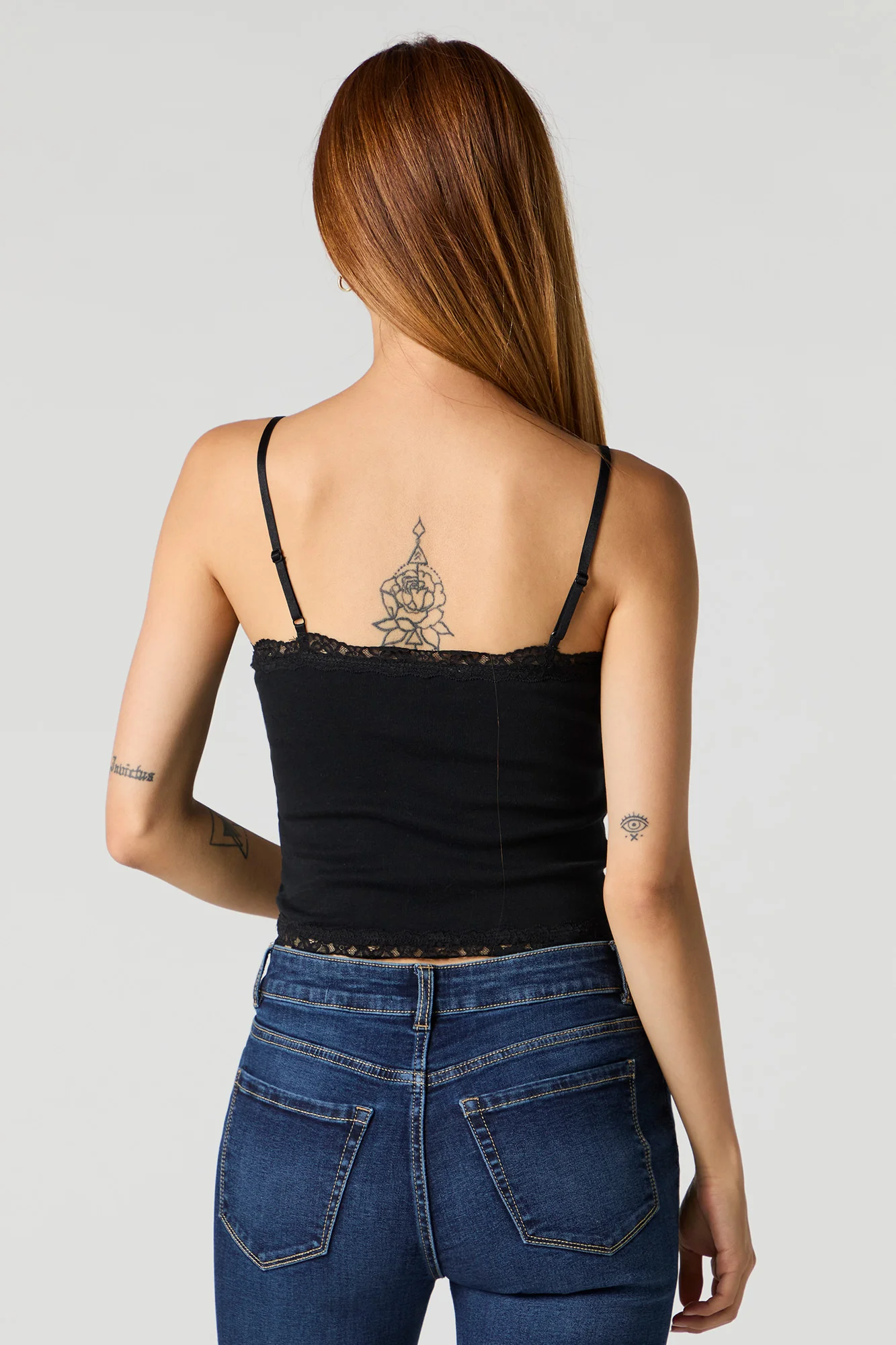 Camisole côtelée à bonnets intégrés avec bordure en dentelle et col en V - Image 3