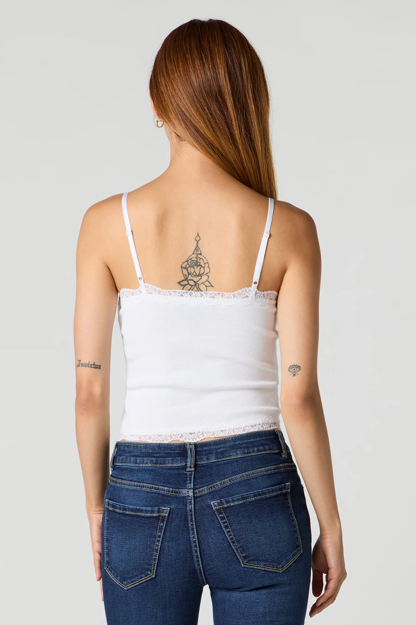 Camisole côtelée à bonnets intégrés avec bordure en dentelle et col en V - Image 6