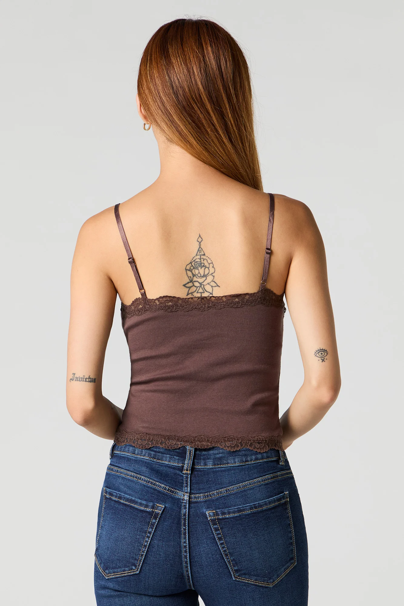 Camisole côtelée à bonnets intégrés avec bordure en dentelle et col en V - Image 9