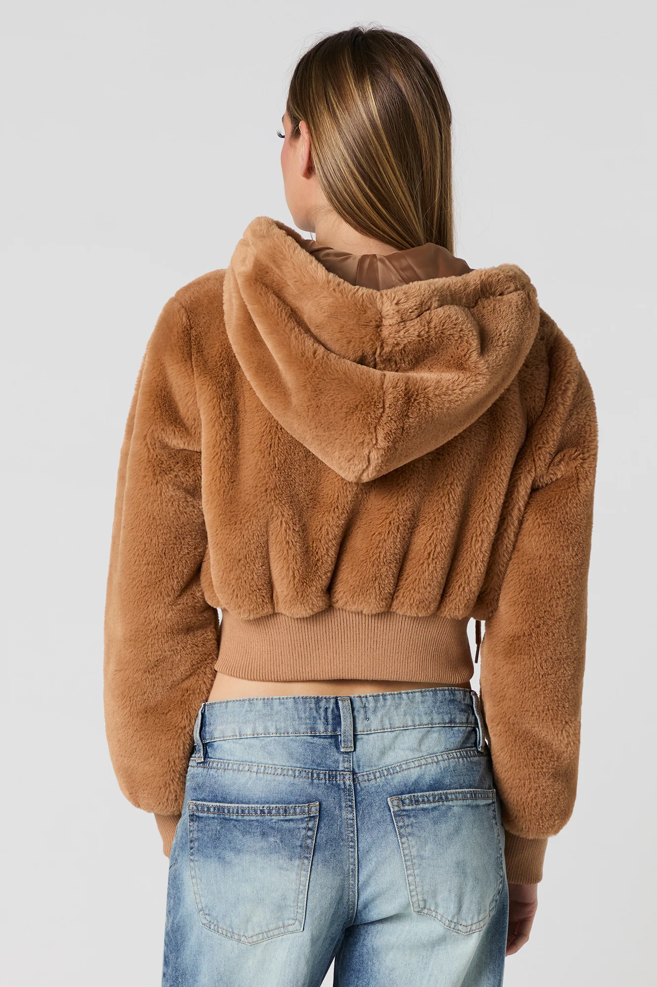 Blouson écourté à capuchon en similifourrure avec glissière - Image 6