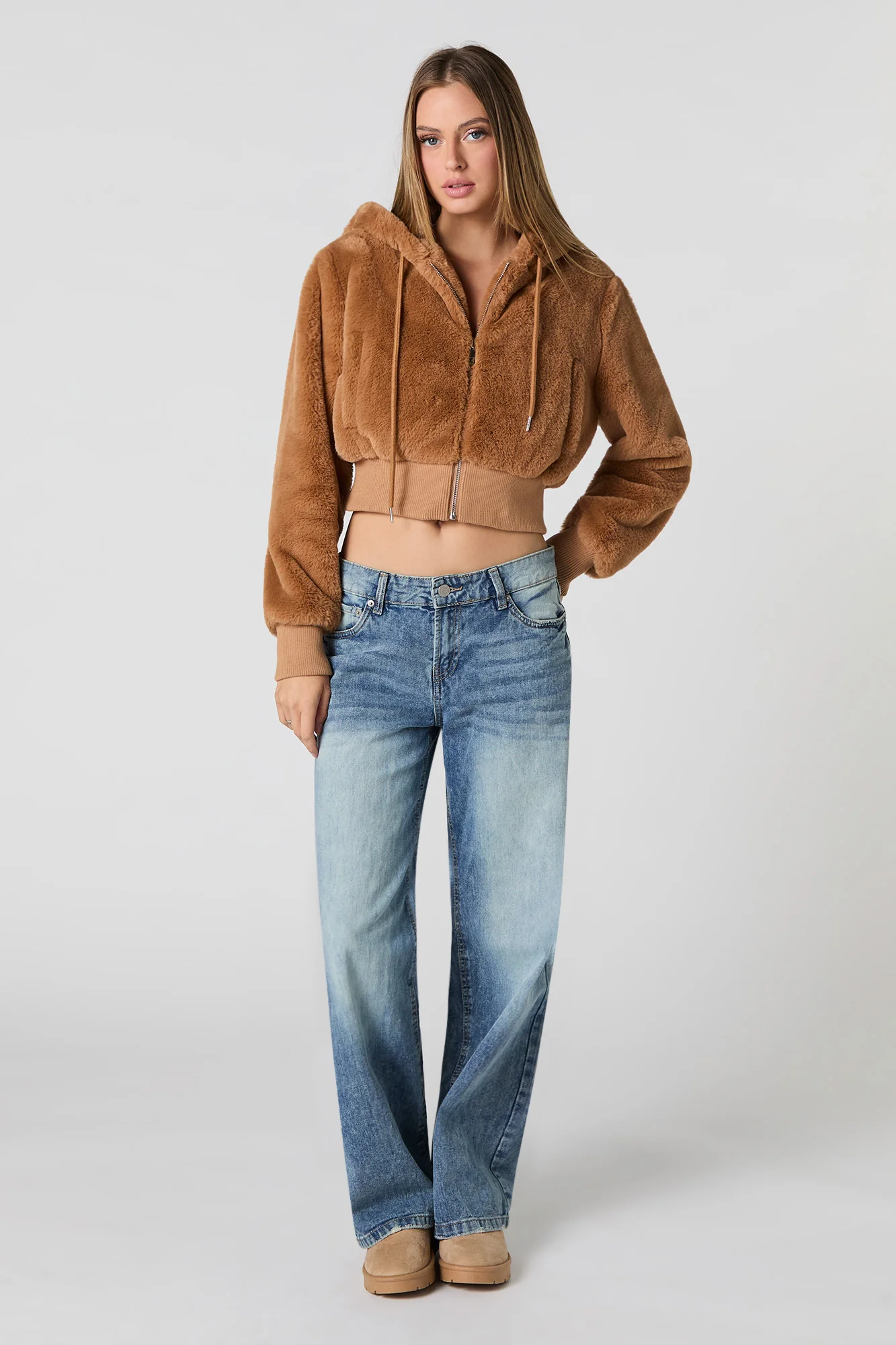 Blouson écourté à capuchon en similifourrure avec glissière - Image 7